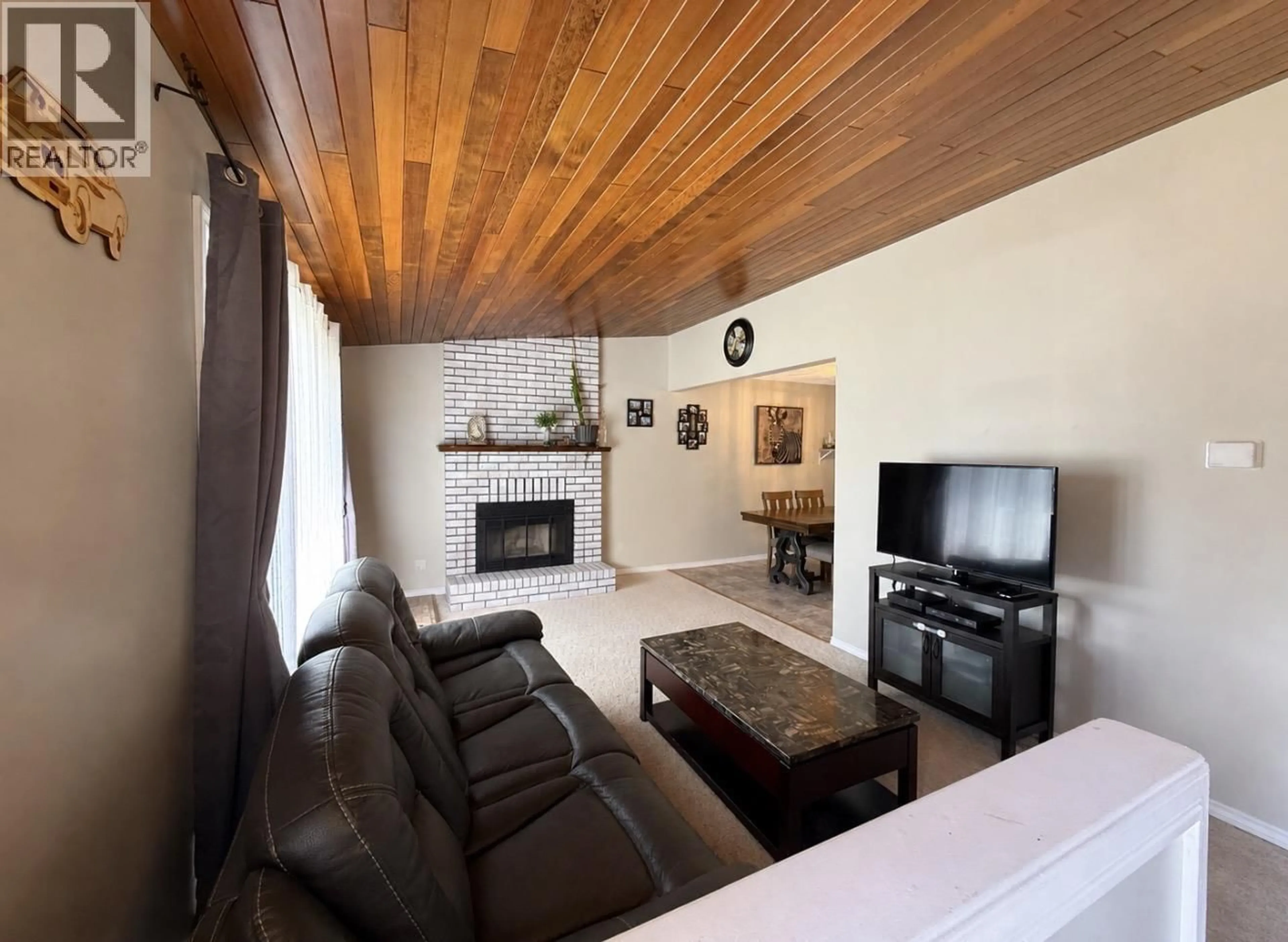 Living room with furniture, wood/laminate floor for 7872 LOYOLA CRESCENT, Prince George British Columbia V2N3V2