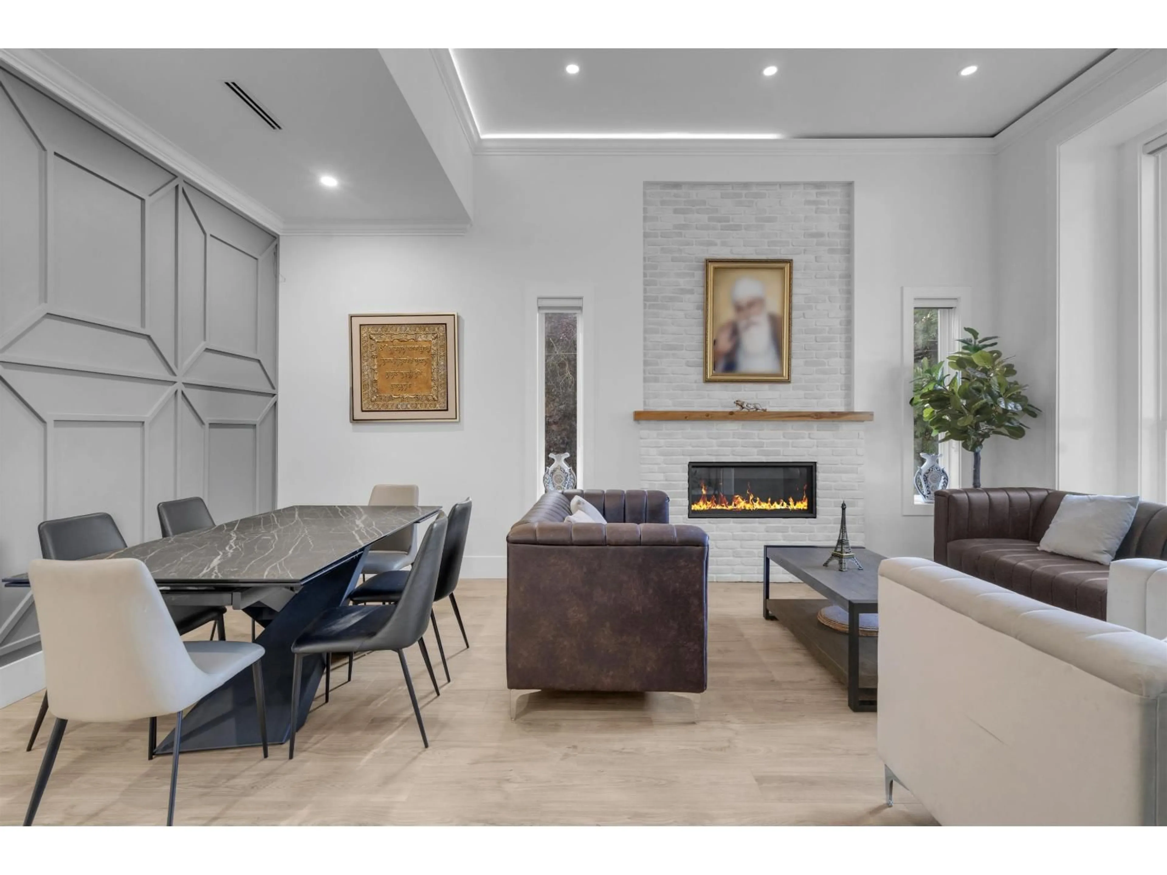 Living room with furniture, ceramic/tile floor for 33682 BUSBY ROAD, Abbotsford British Columbia V2S1V2
