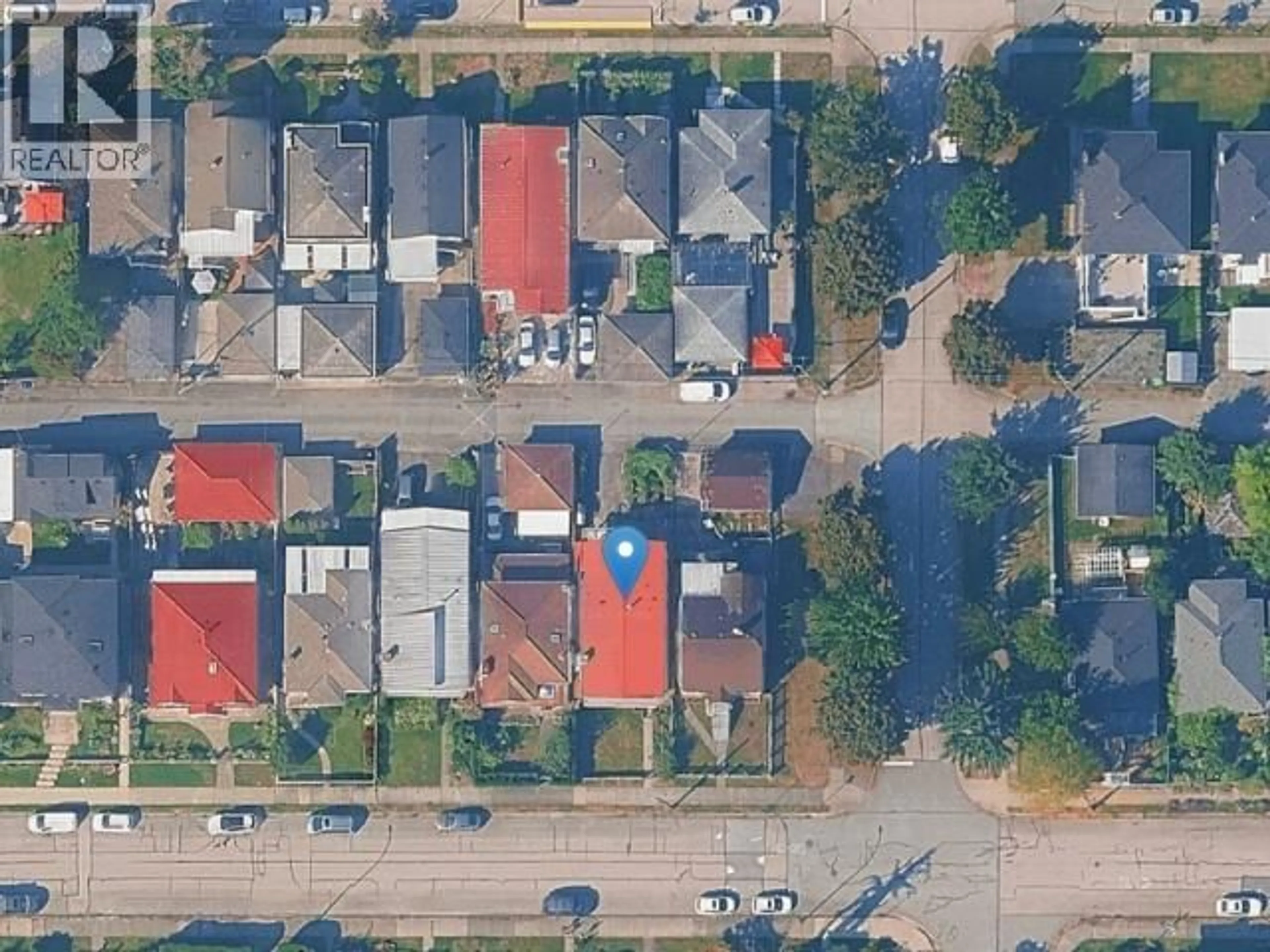 A pic from outside/outdoor area/front of a property/back of a property/a pic from drone, street for 2935 ADANAC STREET, Vancouver British Columbia V5K2N4