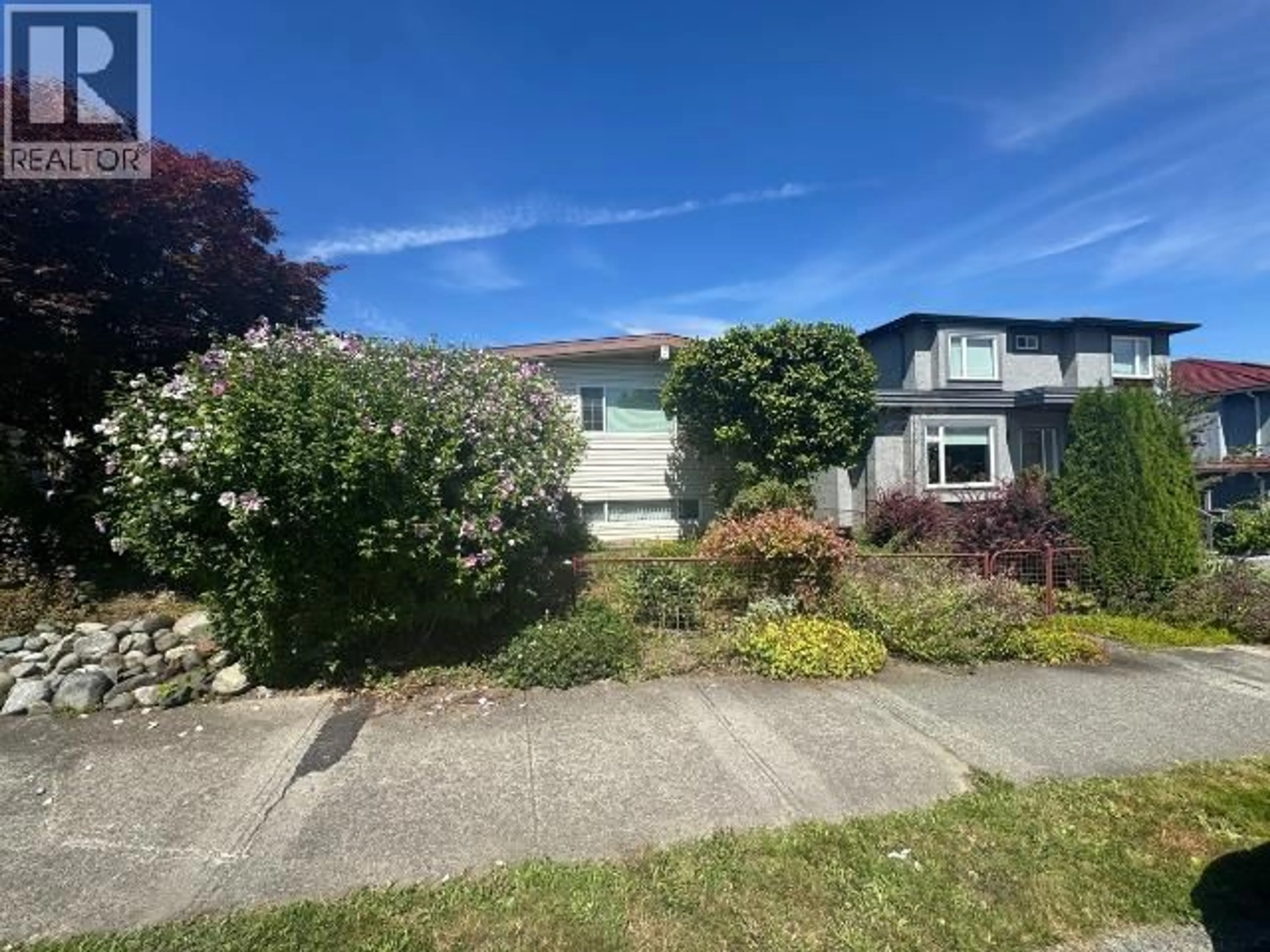 A pic from outside/outdoor area/front of a property/back of a property/a pic from drone, street for 2935 ADANAC STREET, Vancouver British Columbia V5K2N4