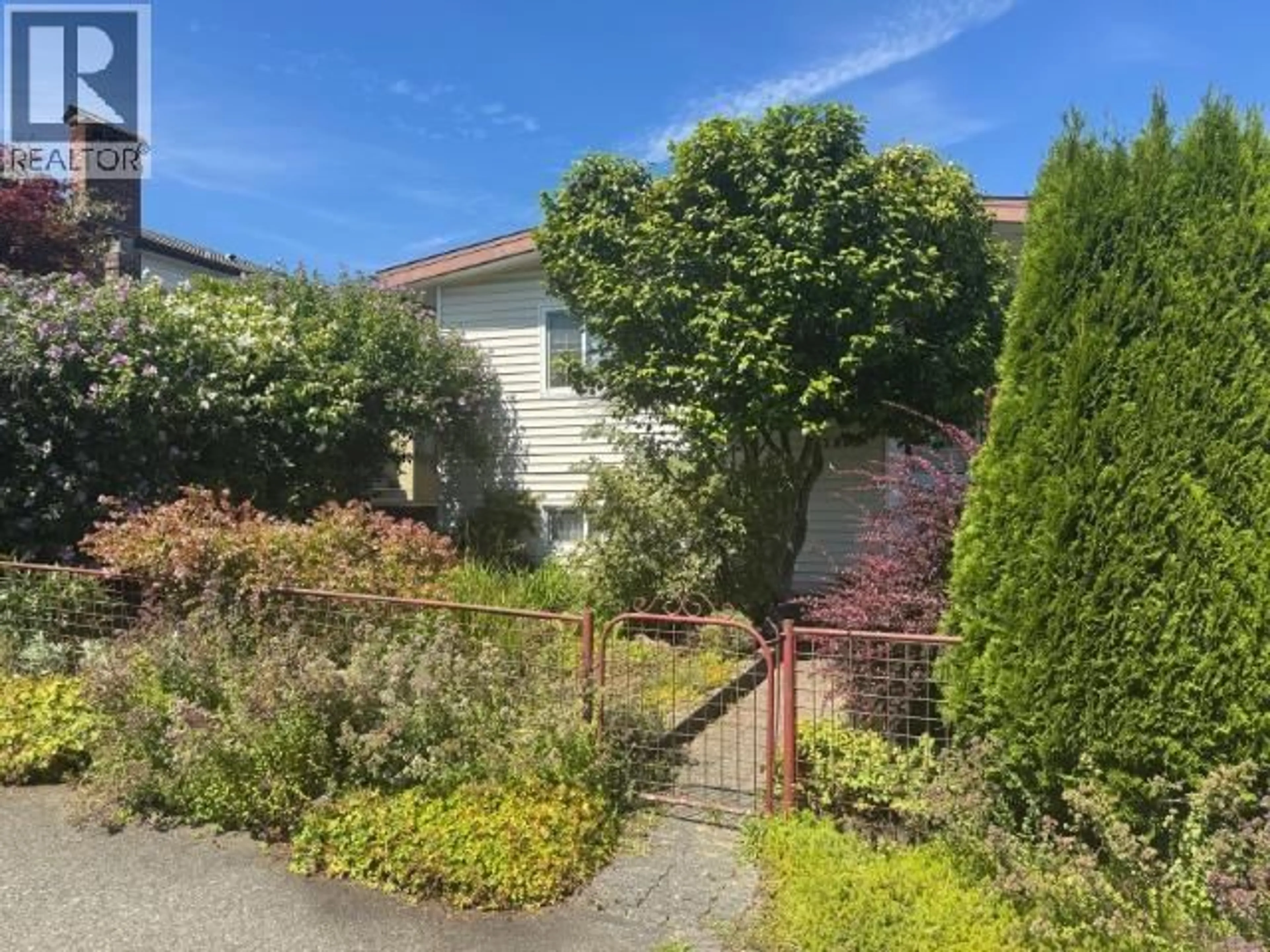 A pic from outside/outdoor area/front of a property/back of a property/a pic from drone, street for 2935 ADANAC STREET, Vancouver British Columbia V5K2N4