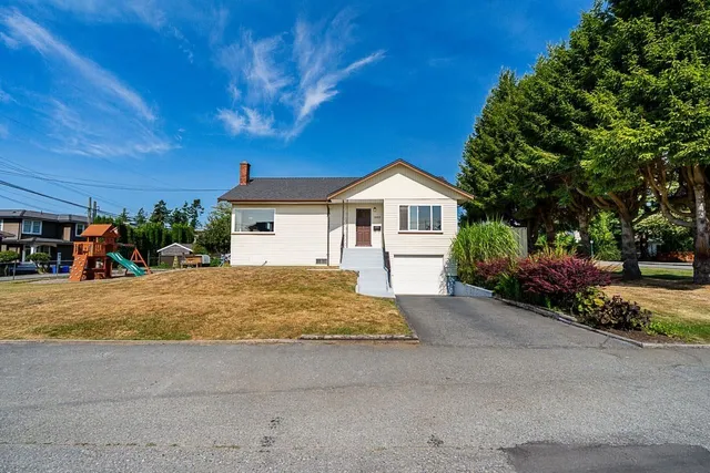 1033 CYPRESS STREET, White Rock 3