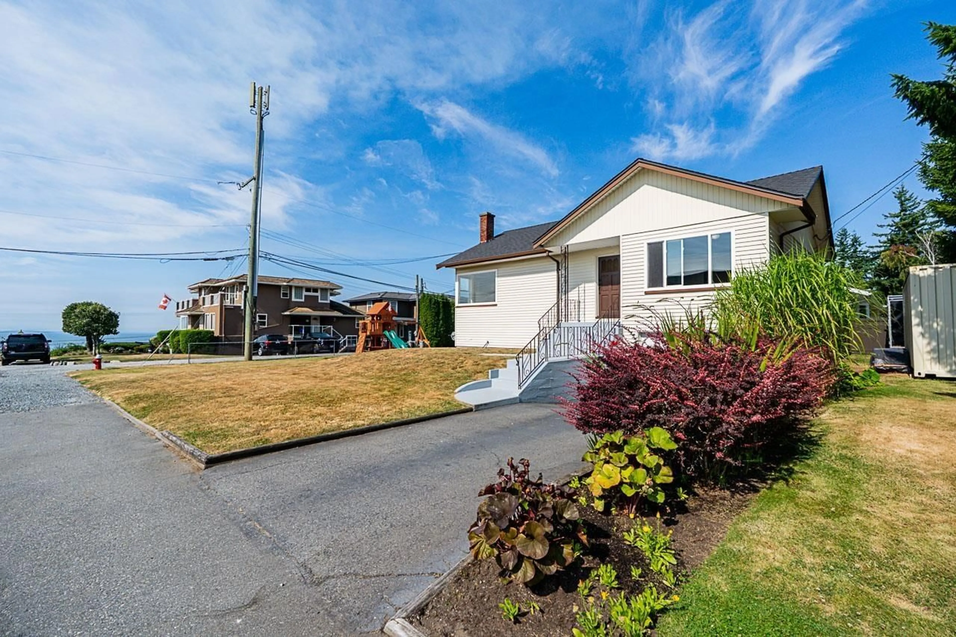 Home with vinyl exterior material, street for 1033 CYPRESS STREET, White Rock British Columbia V4B4H1