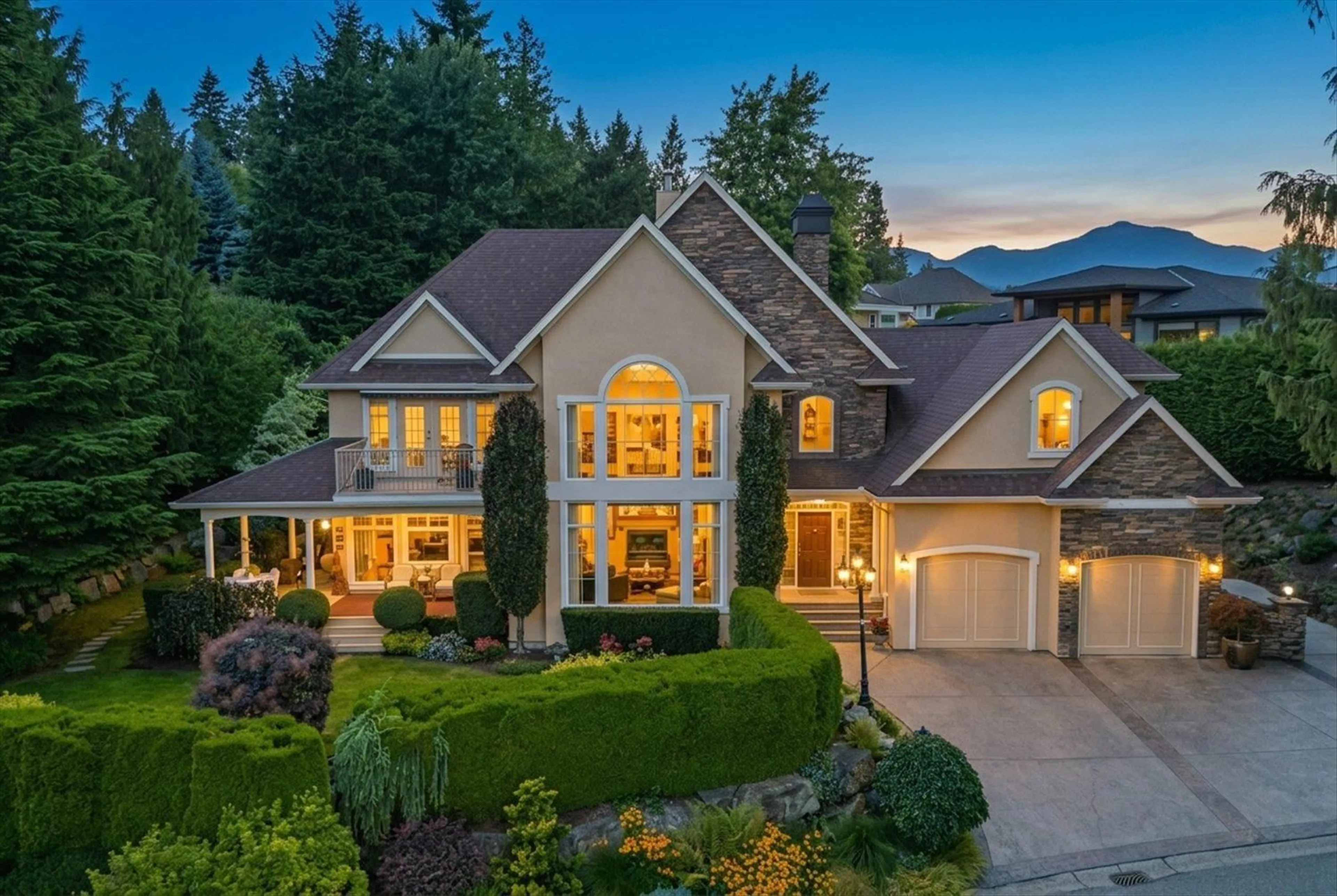 Home with vinyl exterior material, mountain view for 9953 STONEGATE PLACE, Chilliwack British Columbia V2P7W9