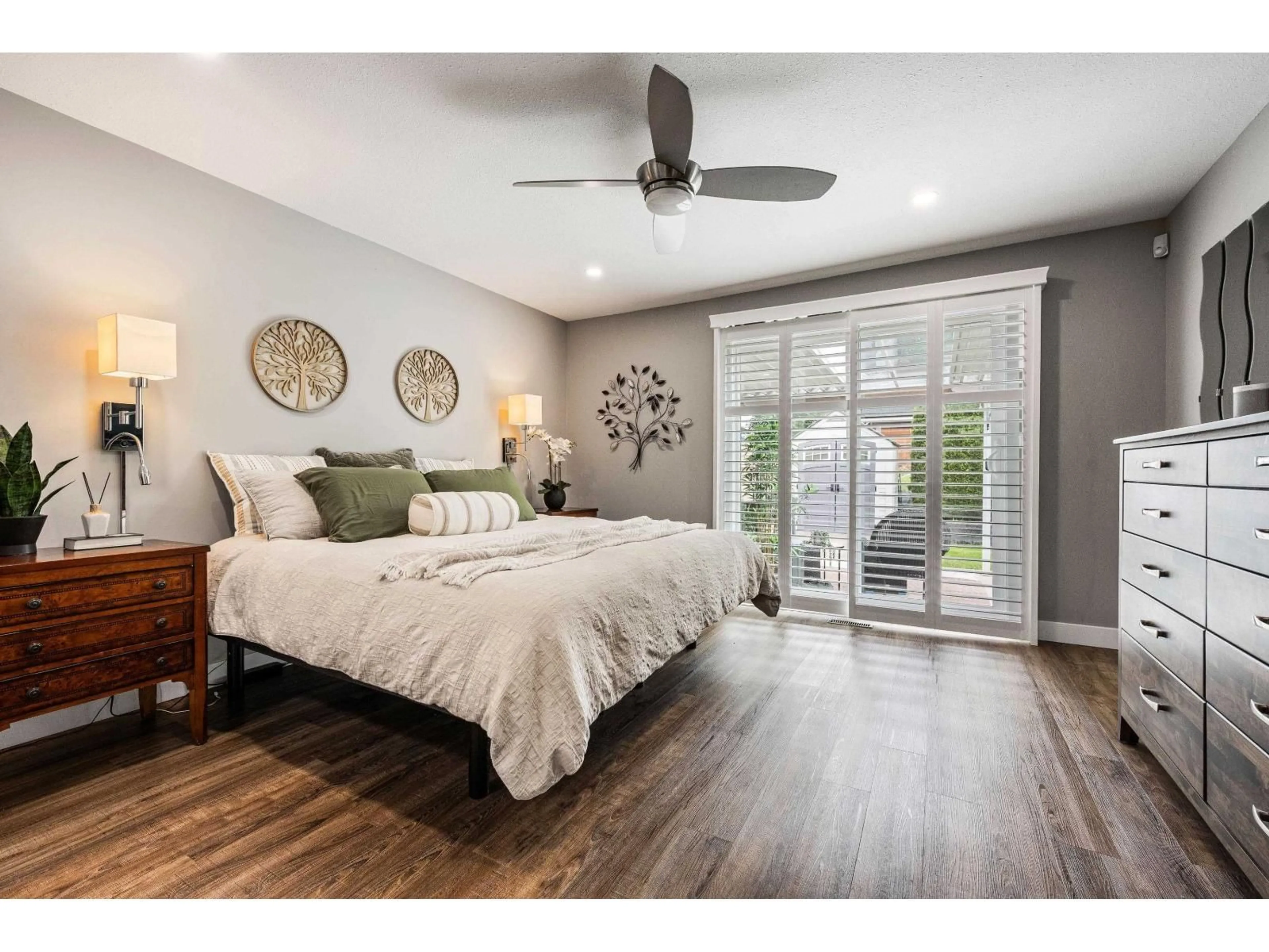Bedroom with bed, wood/laminate floor for 63 - 6001 PROMONTORY ROAD, Chilliwack British Columbia V2R3E3