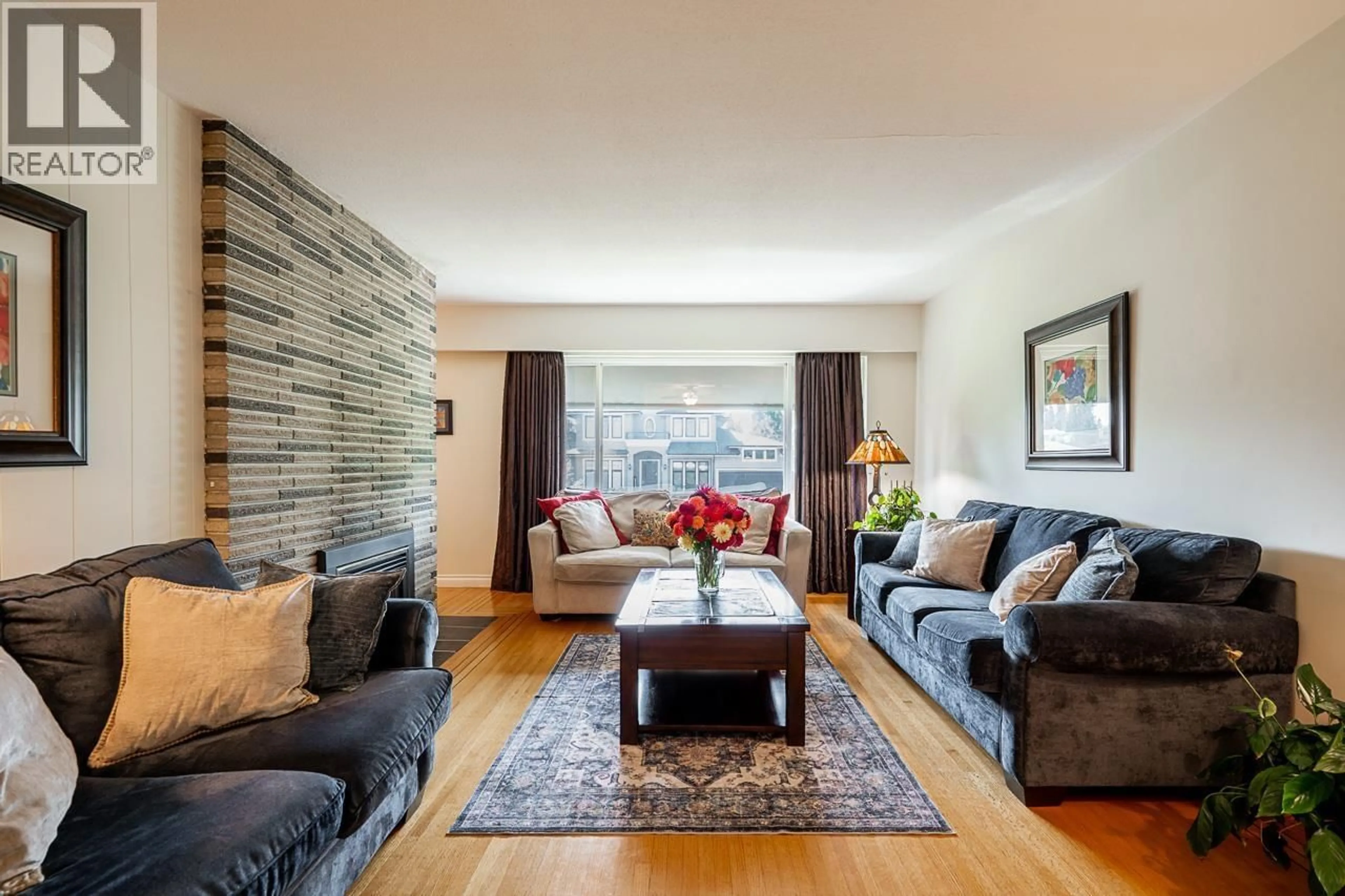 Living room with furniture, unknown for 675 NEWPORT STREET, Coquitlam British Columbia V3J3H5