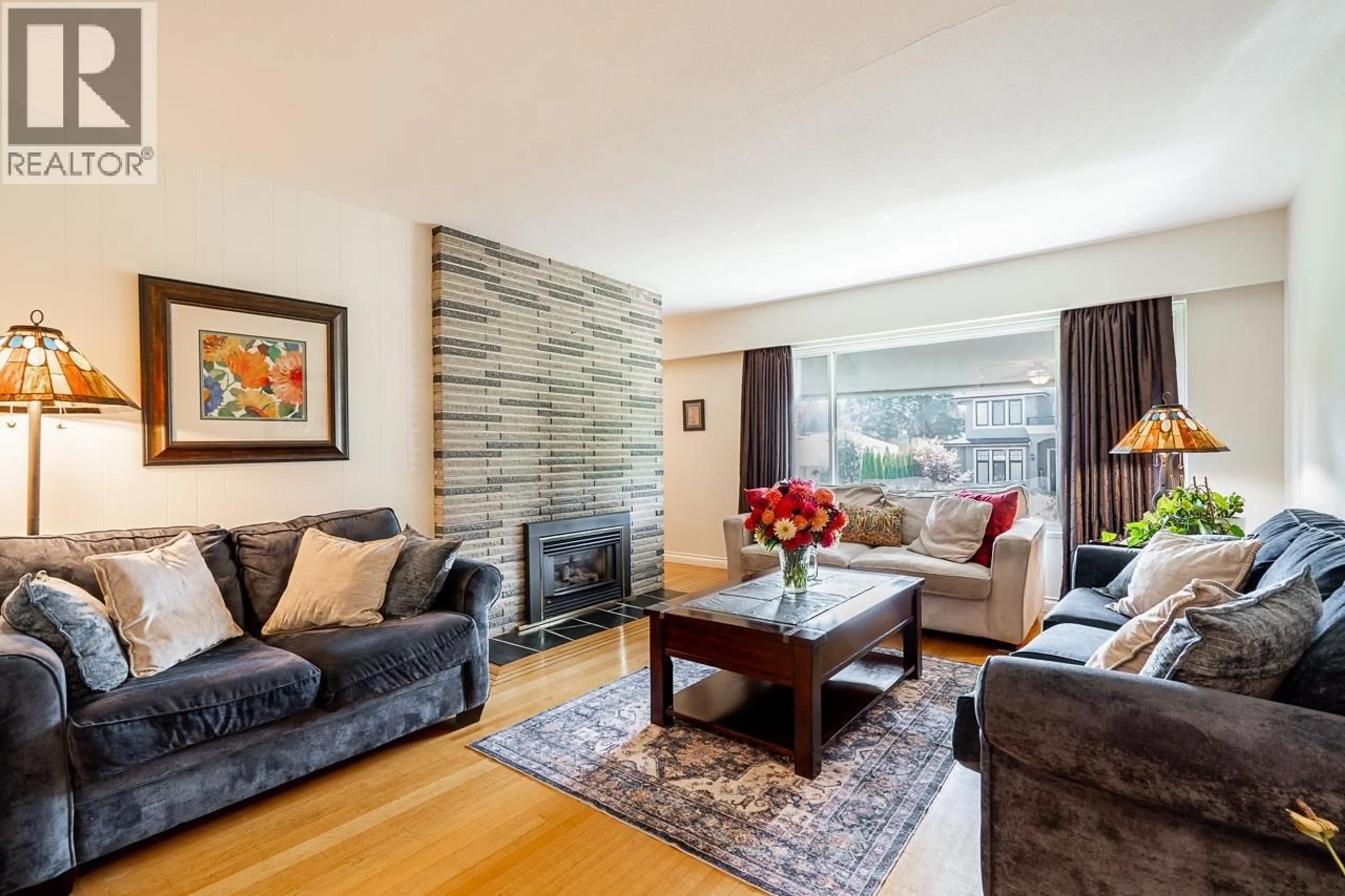 Living room with furniture, unknown for 675 NEWPORT STREET, Coquitlam British Columbia V3J3H5