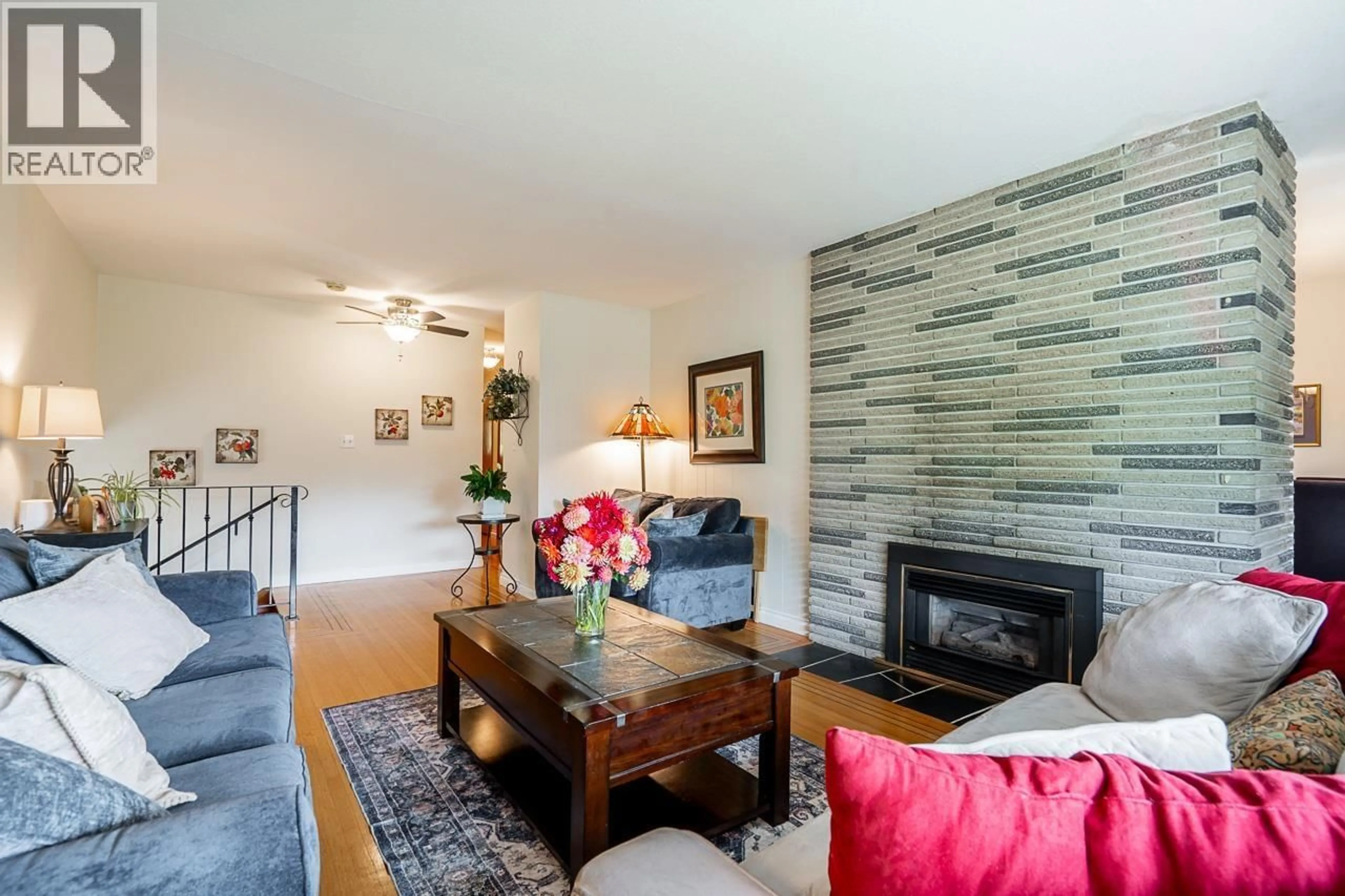 Living room with furniture, wood/laminate floor for 675 NEWPORT STREET, Coquitlam British Columbia V3J3H5