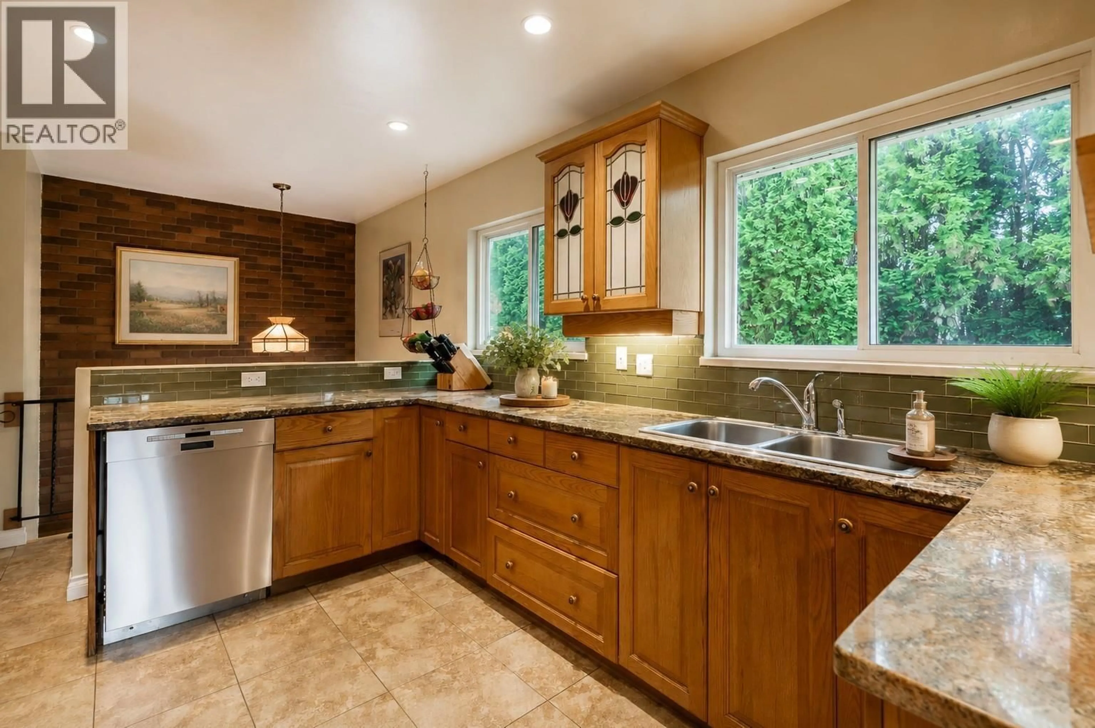 Open concept kitchen, ceramic/tile floor for 675 NEWPORT STREET, Coquitlam British Columbia V3J3H5