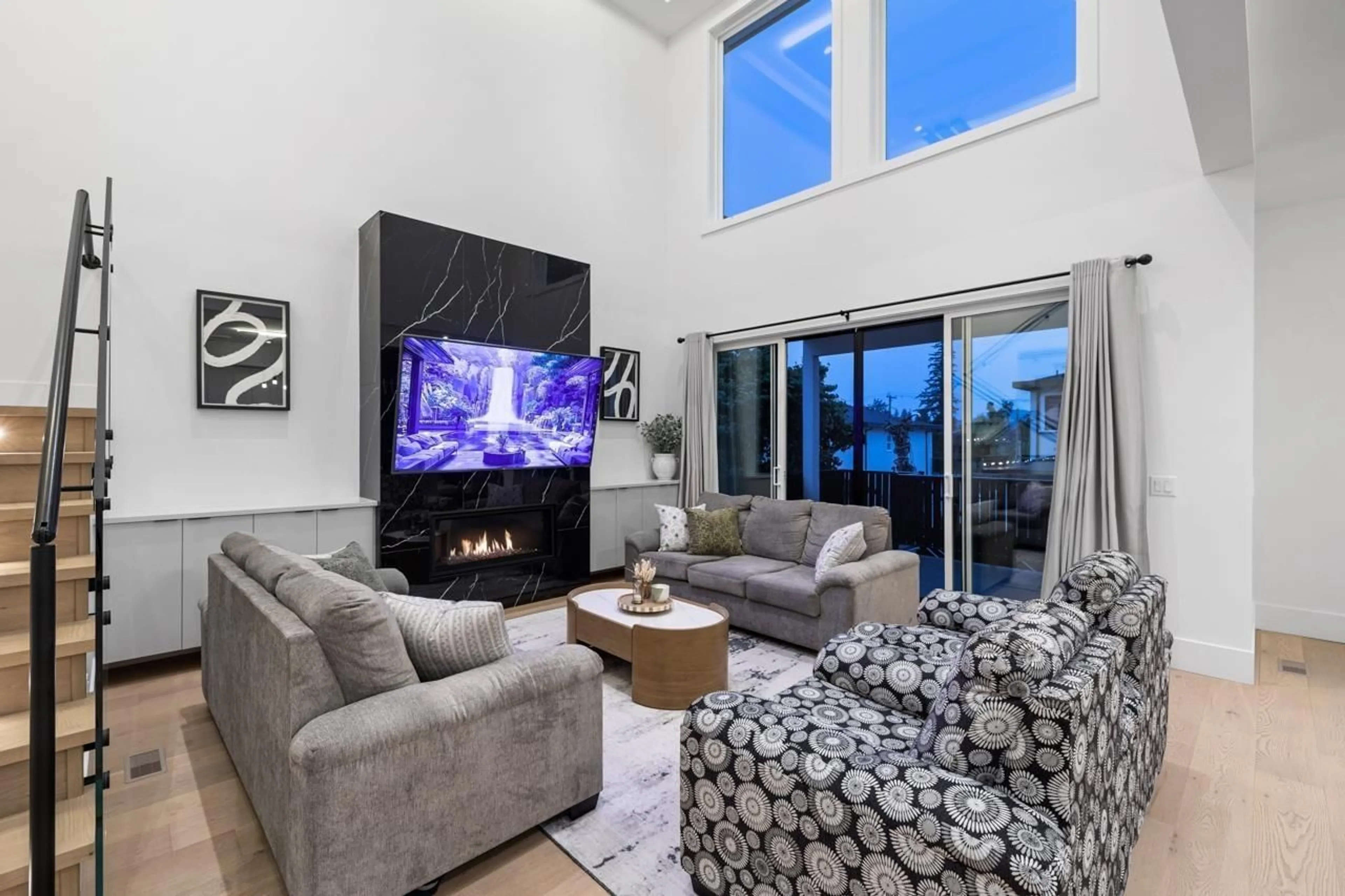 Living room with furniture, unknown for 2330 CASCADE STREET, Abbotsford British Columbia V2T3G3