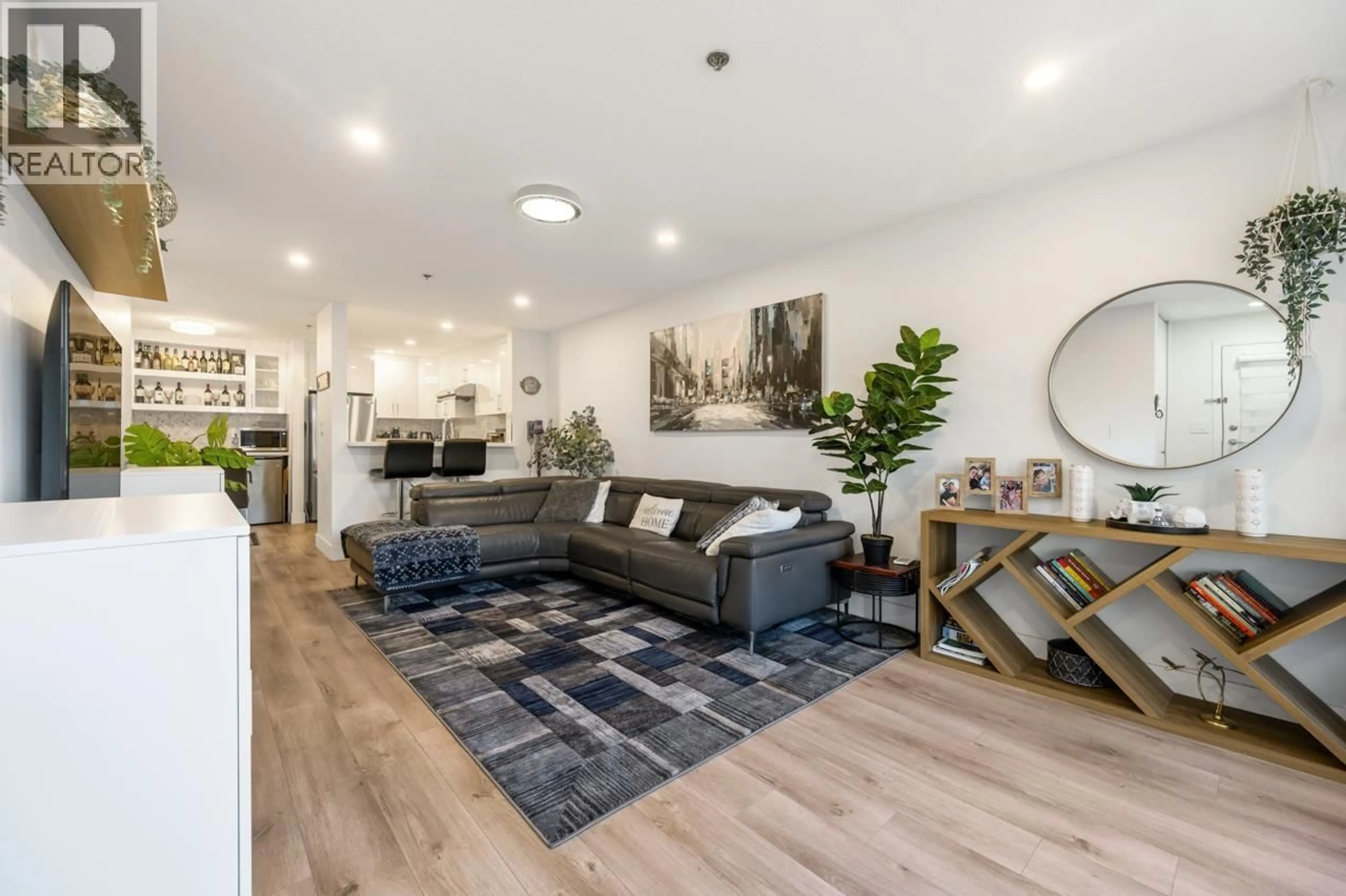 Living room with furniture, wood/laminate floor for 119 - 7800 ST. ALBANS ROAD, Richmond British Columbia V6Y3Y5