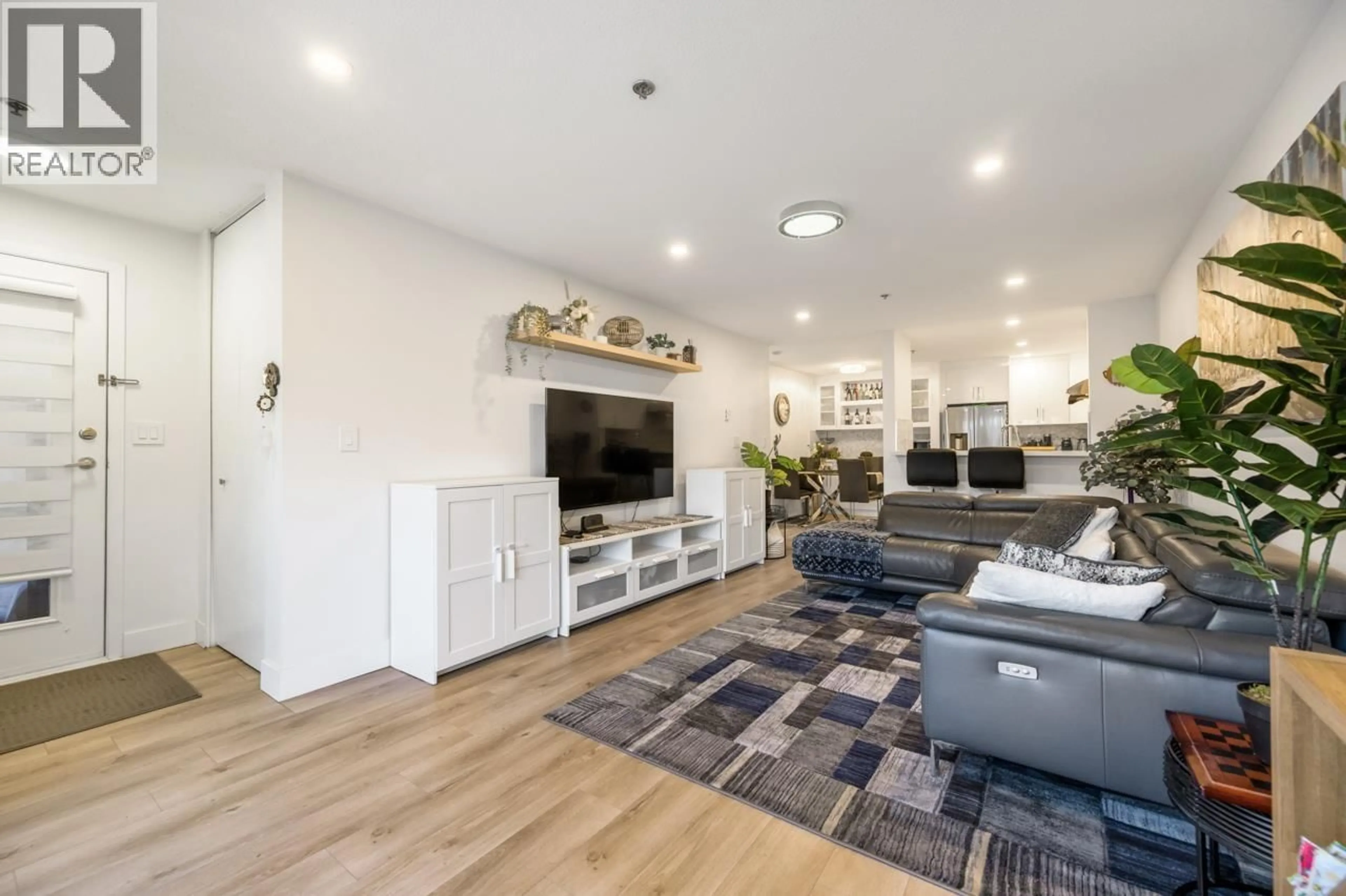Living room with furniture, wood/laminate floor for 119 - 7800 ST. ALBANS ROAD, Richmond British Columbia V6Y3Y5