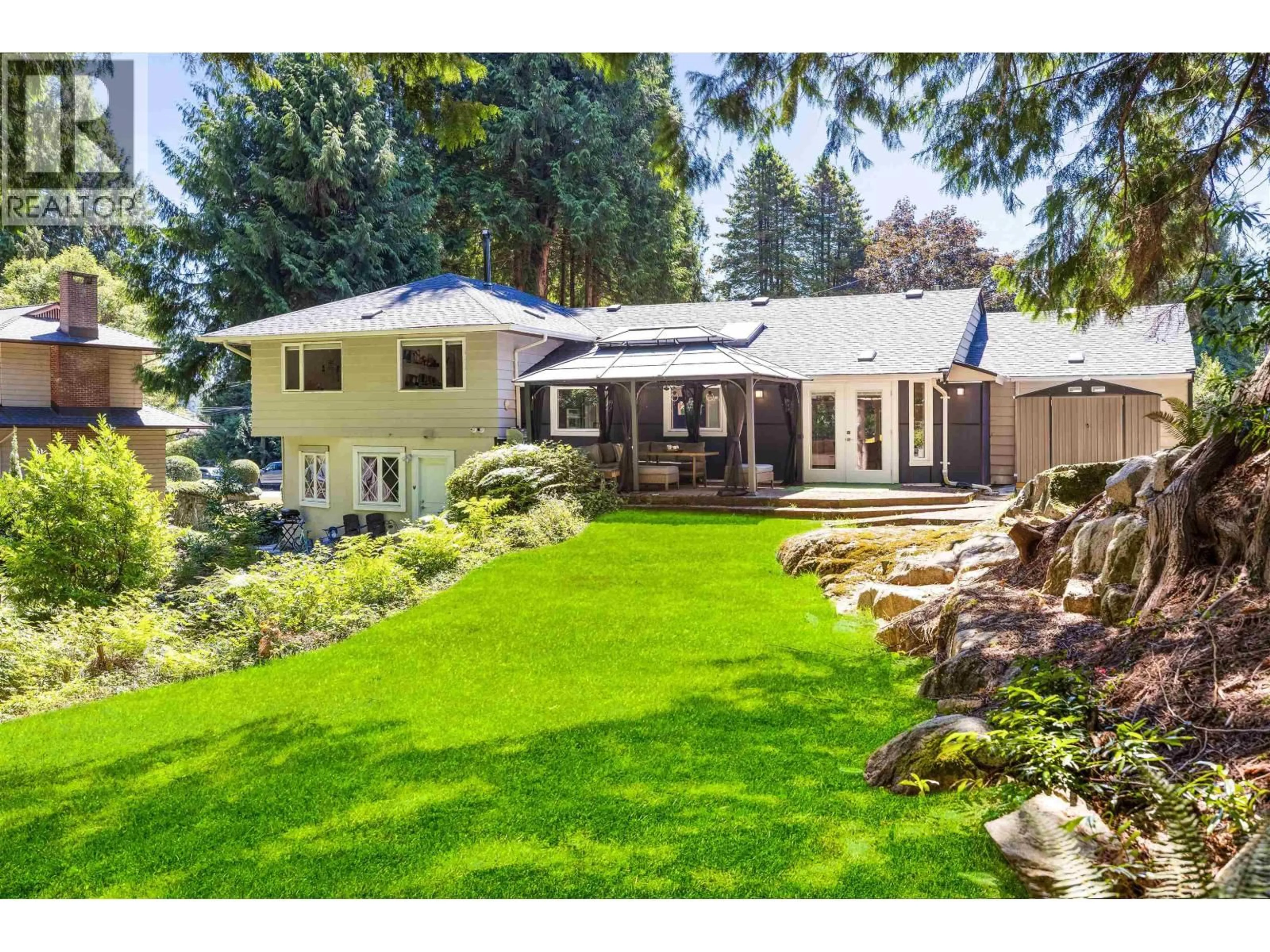 A pic from outside/outdoor area/front of a property/back of a property/a pic from drone, unknown for 3965 VIEWRIDGE PLACE, West Vancouver British Columbia V7V3K7