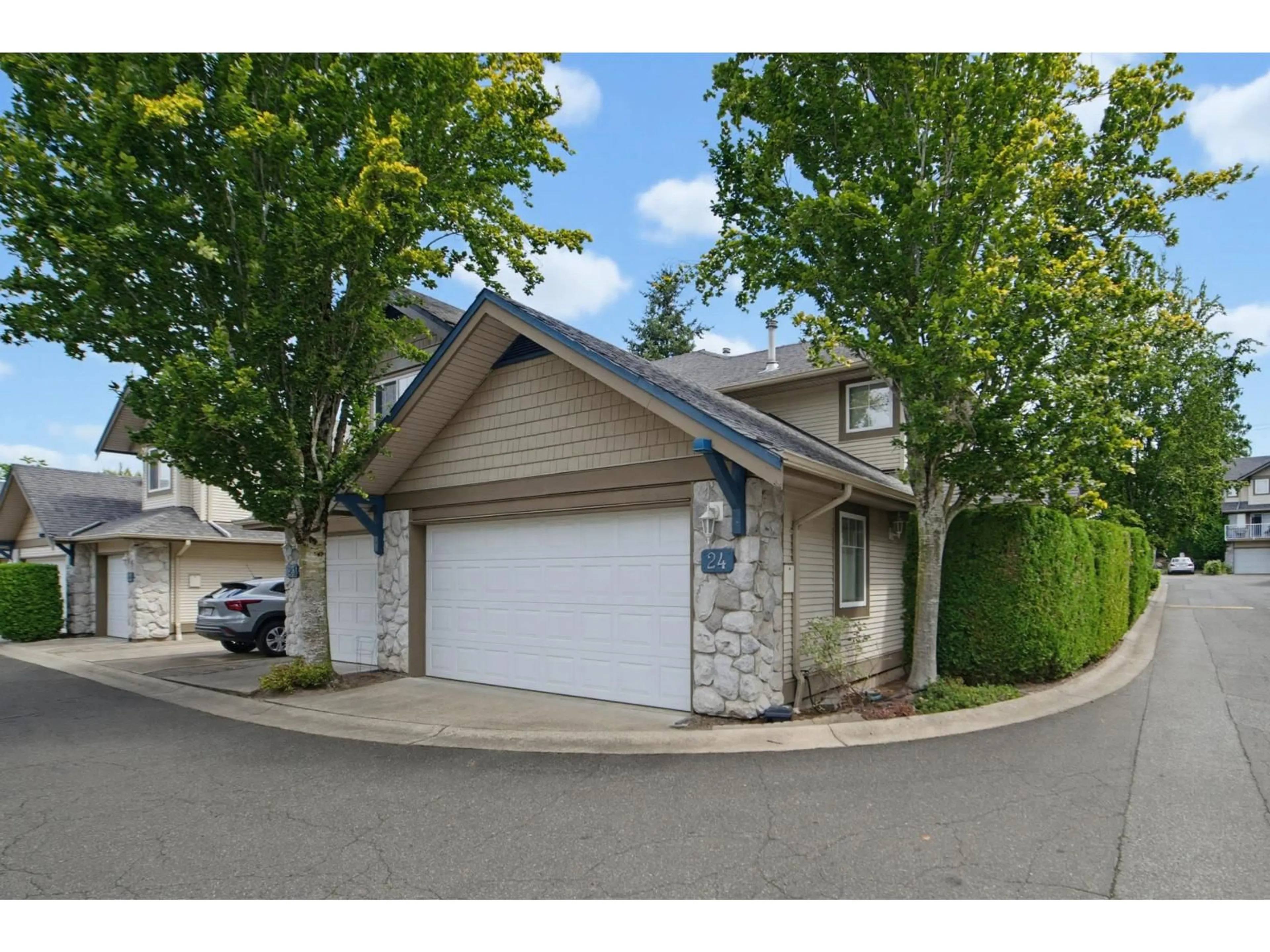 Indoor garage for 24 - 8888 151 STREET, Surrey British Columbia V3R0Z9