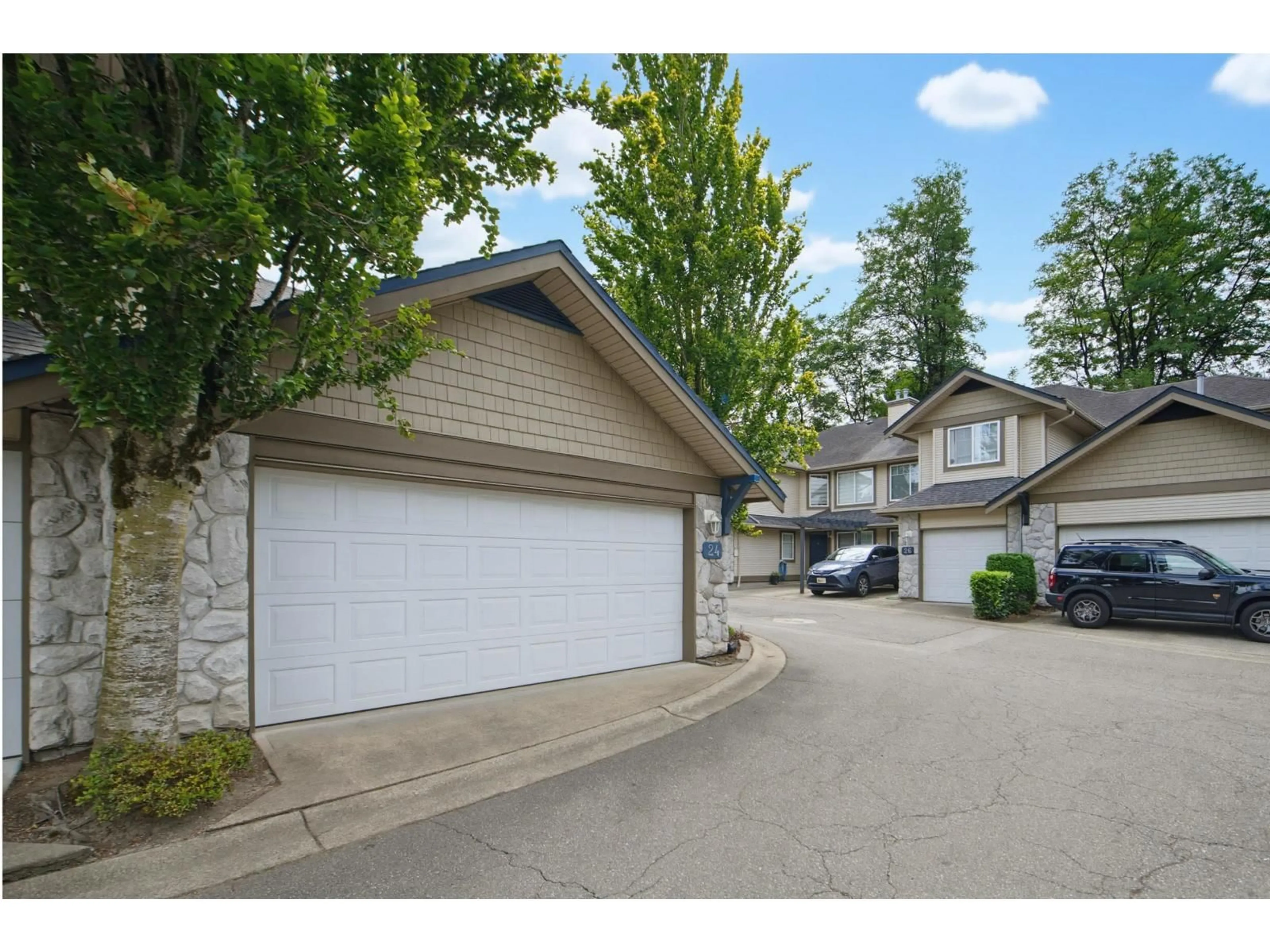 Indoor garage for 24 - 8888 151 STREET, Surrey British Columbia V3R0Z9