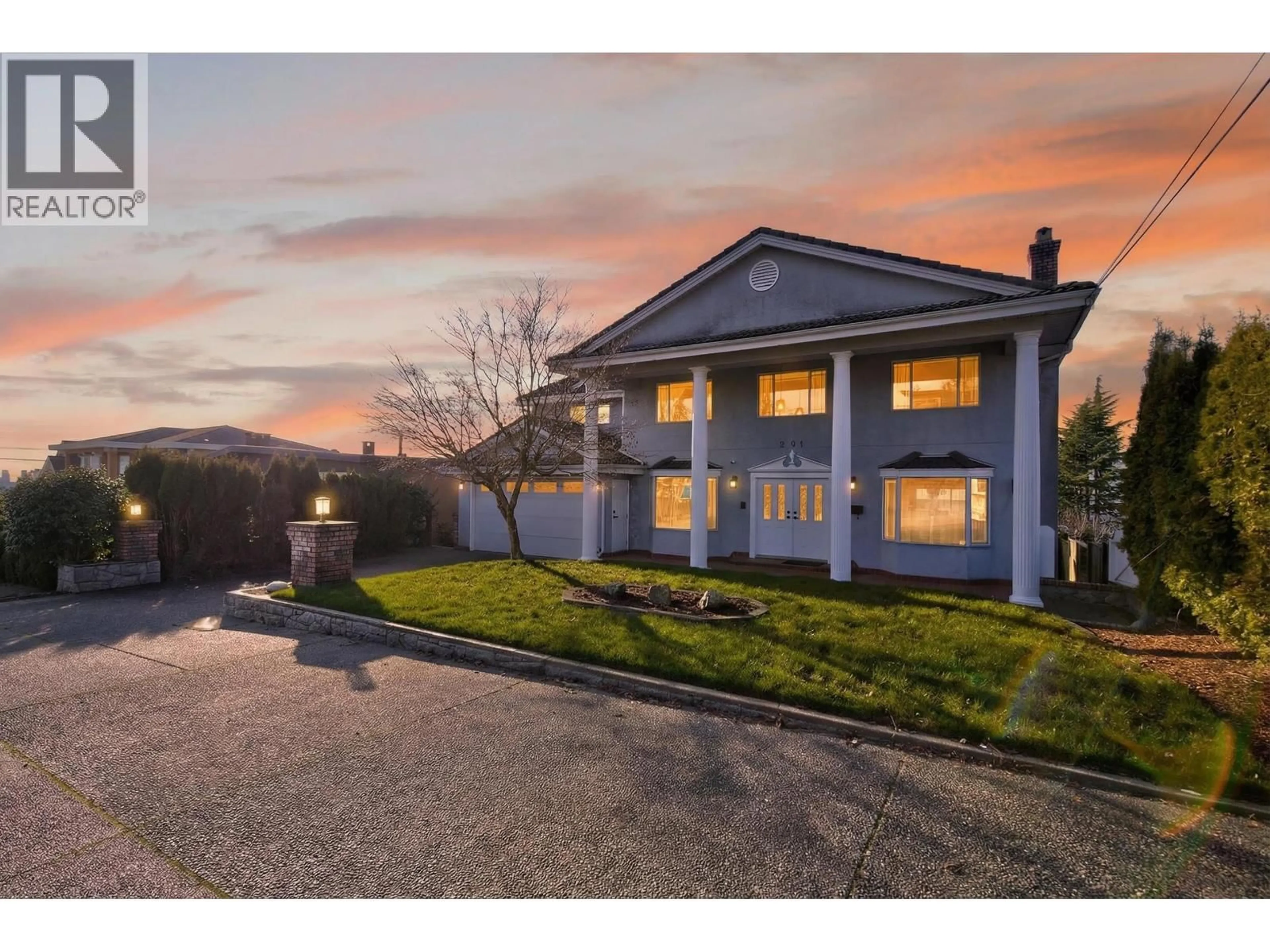 A pic from outside/outdoor area/front of a property/back of a property/a pic from drone, street for 291 SPRINGER AVENUE, Burnaby British Columbia V5B1H5