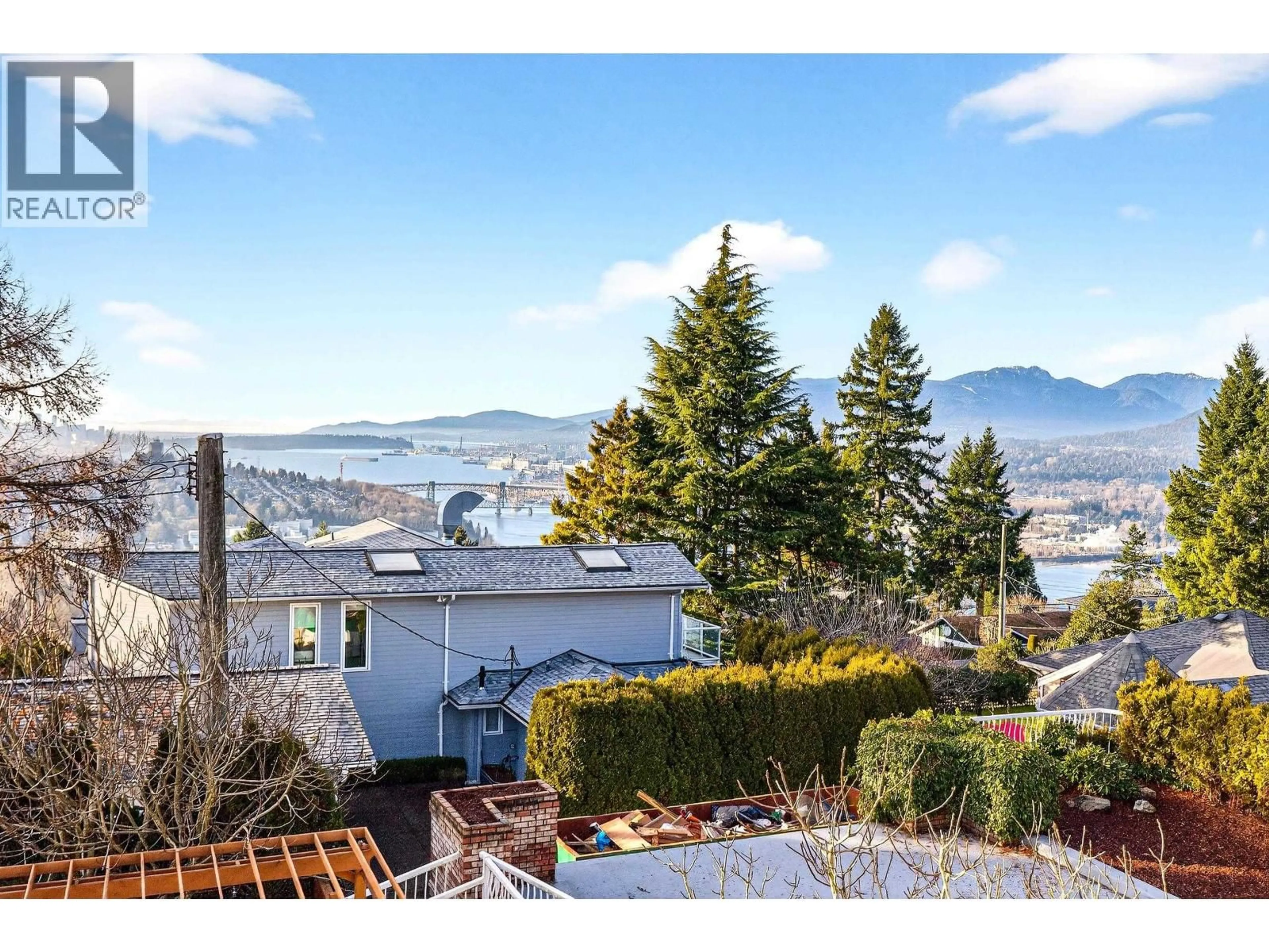 A pic from outside/outdoor area/front of a property/back of a property/a pic from drone, mountain view for 291 SPRINGER AVENUE, Burnaby British Columbia V5B1H5