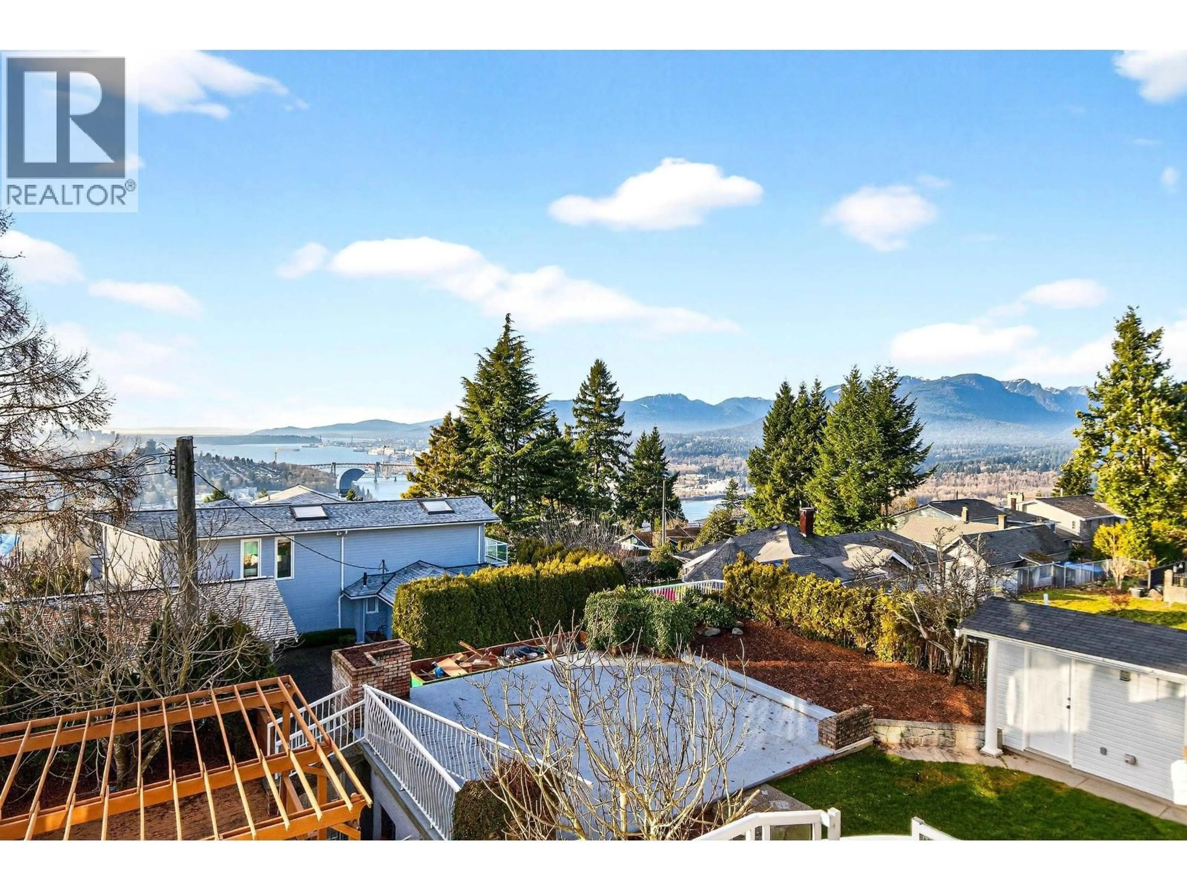 A pic from outside/outdoor area/front of a property/back of a property/a pic from drone, water/lake/river/ocean view for 291 SPRINGER AVENUE, Burnaby British Columbia V5B1H5