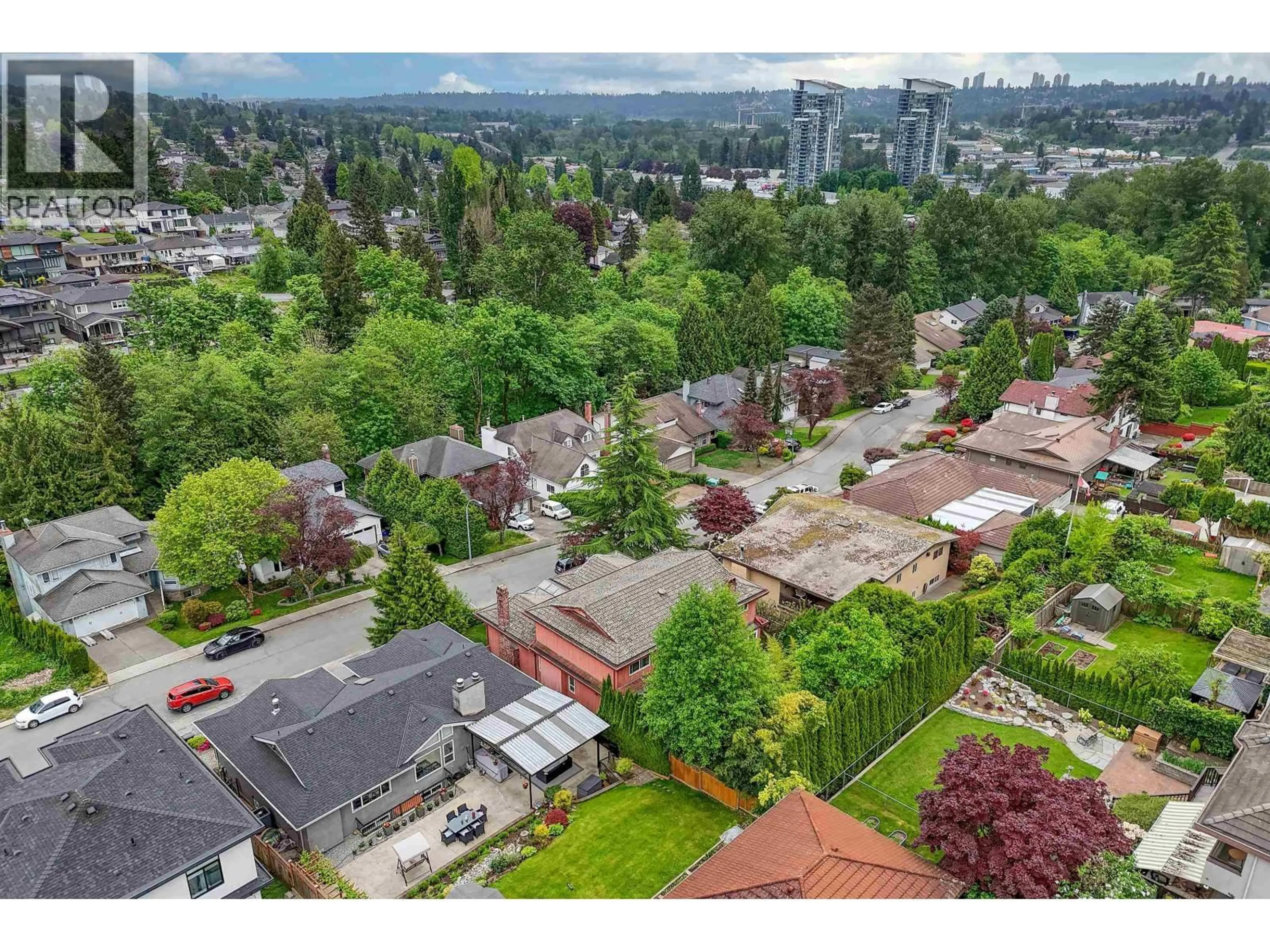 A pic from outside/outdoor area/front of a property/back of a property/a pic from drone, unknown for 5460 BRAELAWN DRIVE, Burnaby British Columbia V5B4R7