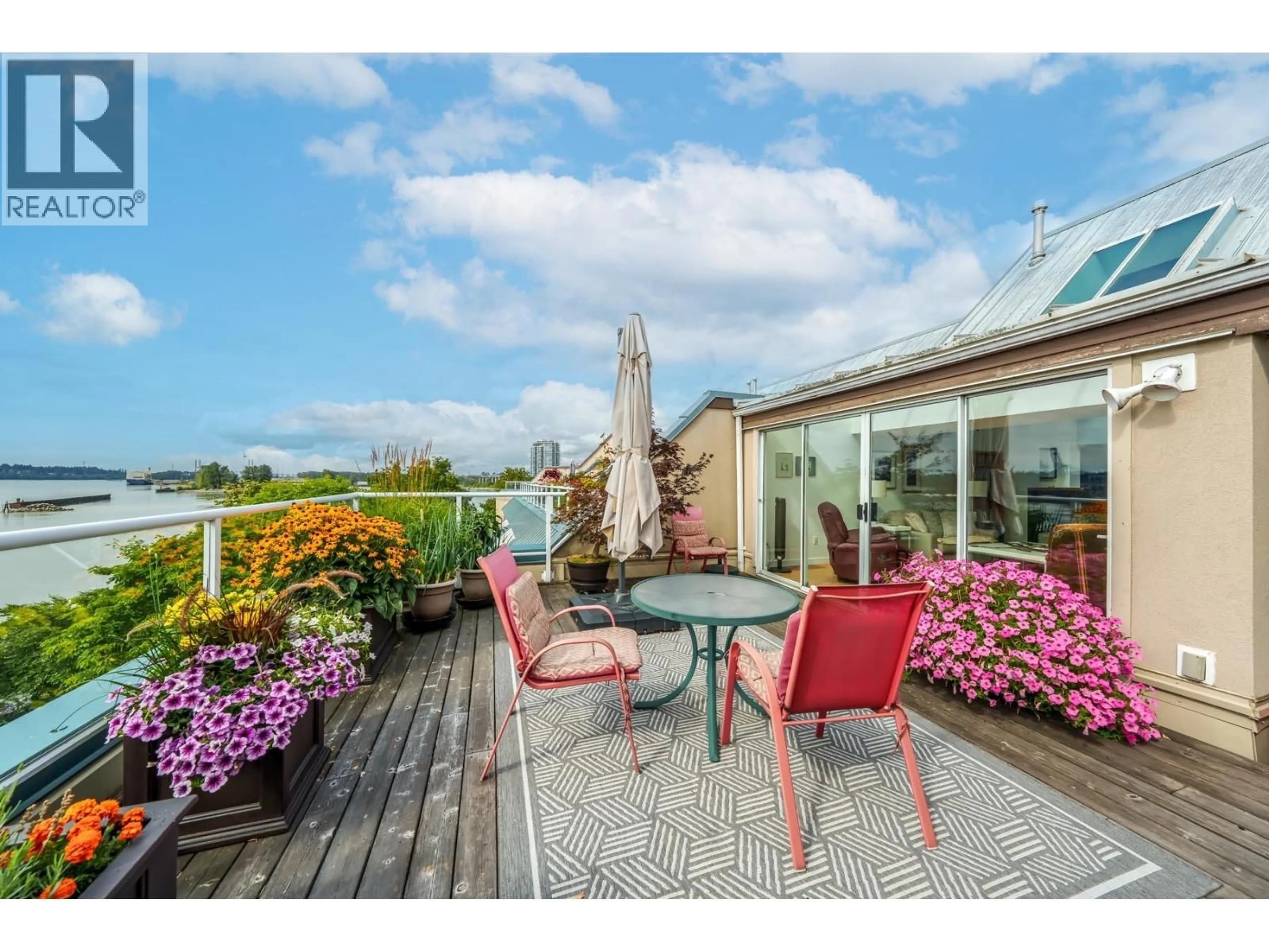 Patio, water/lake/river/ocean view for 409 - 5 K DE K COURT, New Westminster British Columbia V3M6B6