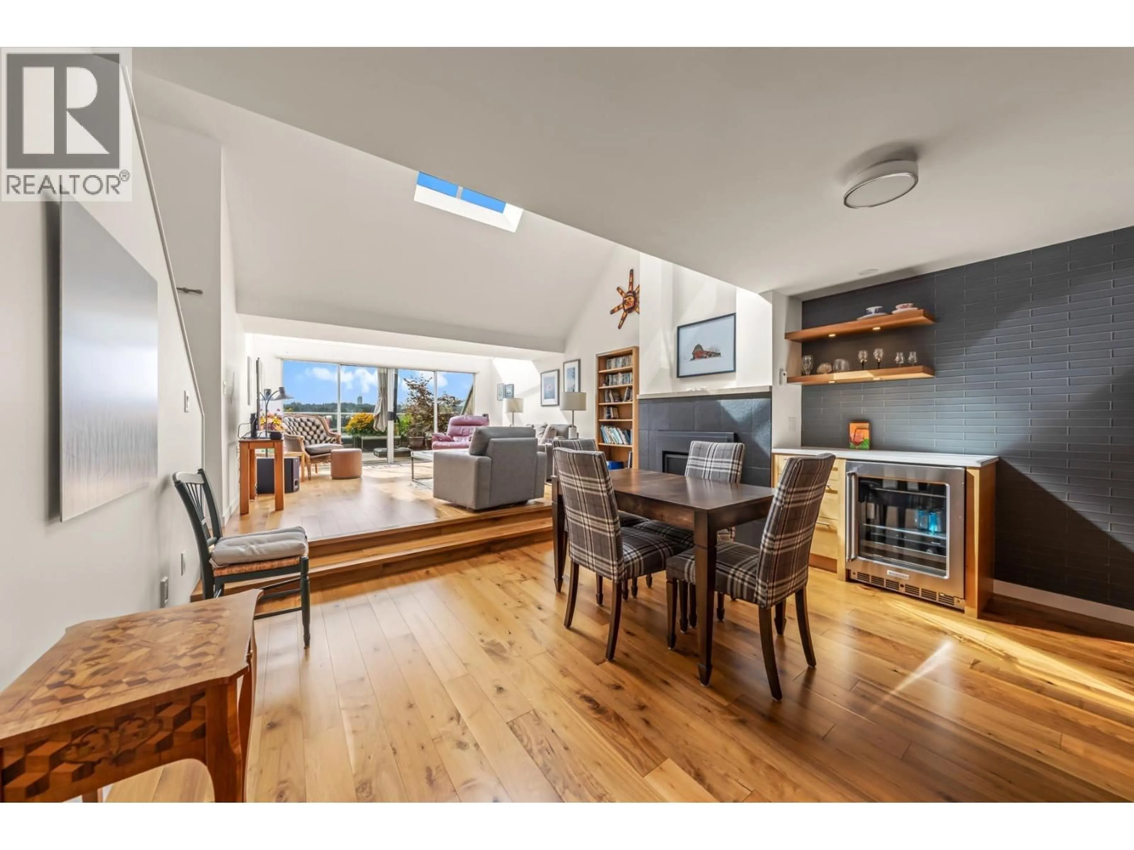 Dining room, wood/laminate floor for 409 - 5 K DE K COURT, New Westminster British Columbia V3M6B6