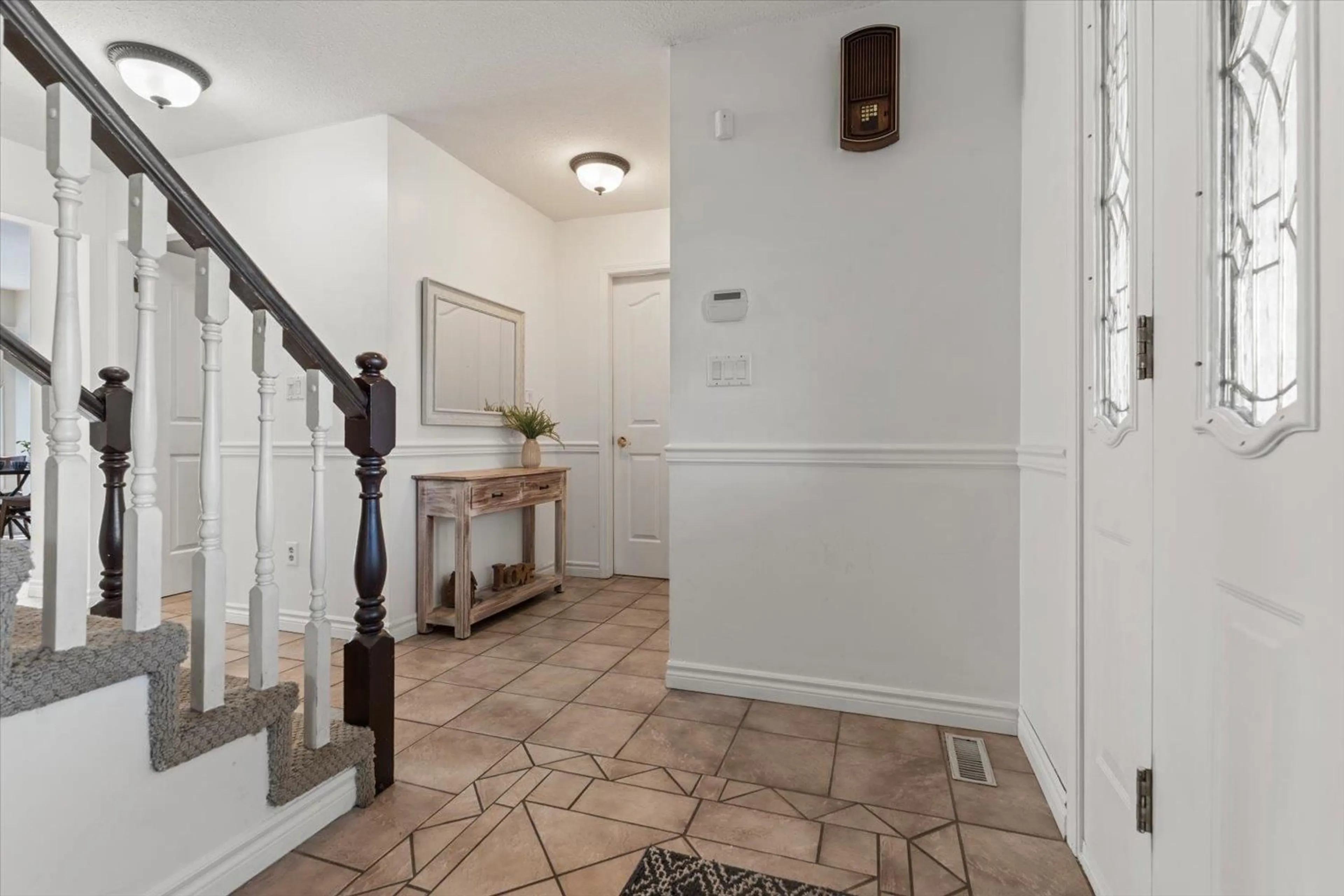Indoor entryway for 45396 CARRIAGE WAY, Chilliwack British Columbia V2R2V4