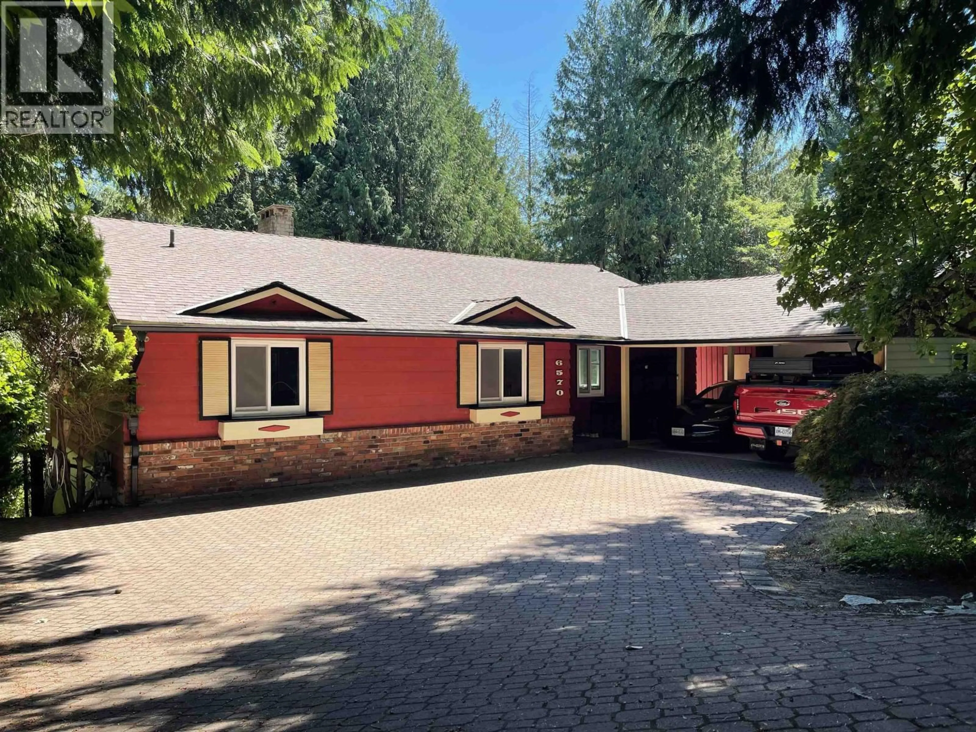 A pic from outside/outdoor area/front of a property/back of a property/a pic from drone, street for 6570 MADRONA CRESCENT, West Vancouver British Columbia V7W2J8