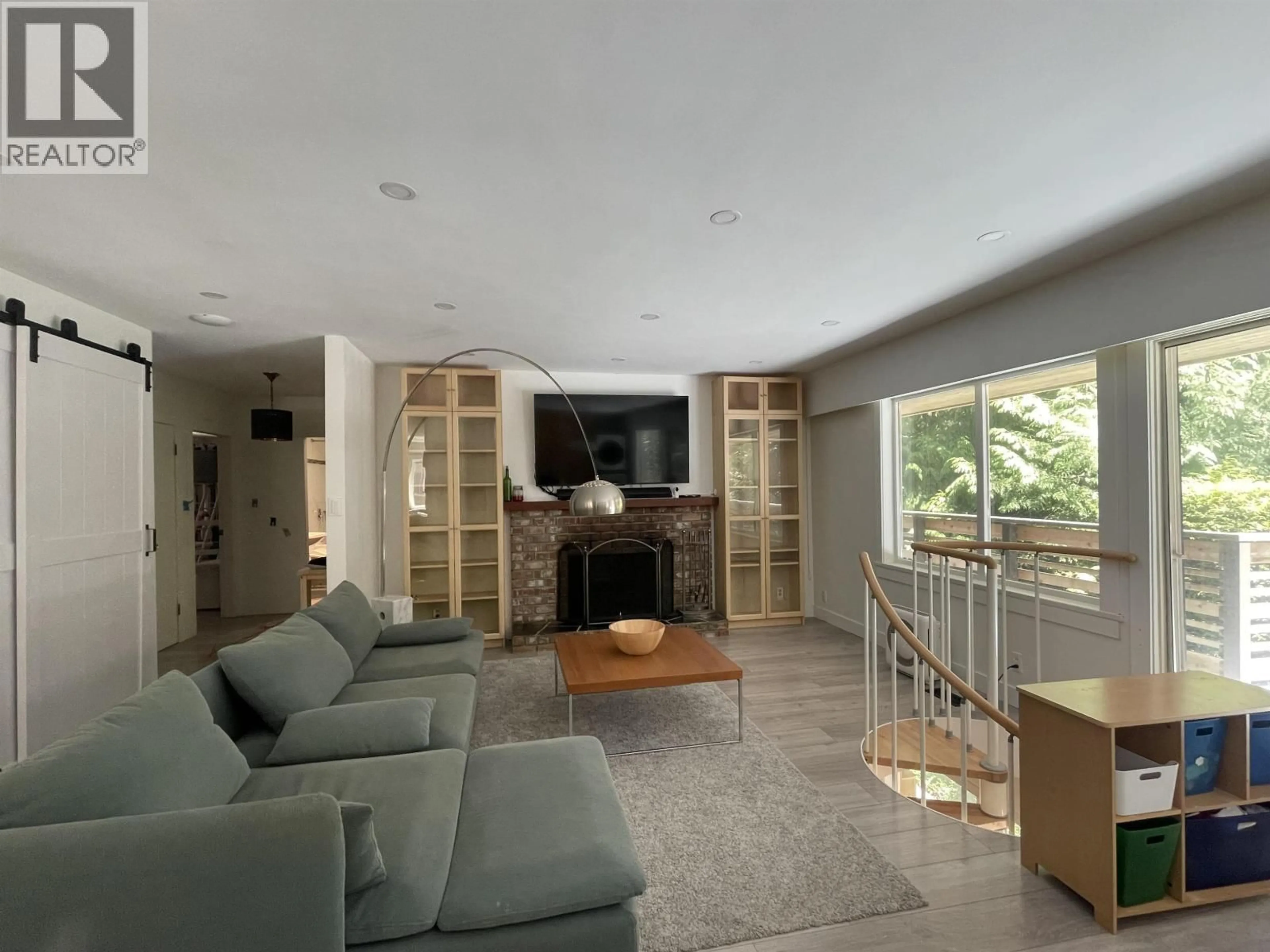 Living room with furniture, unknown for 6570 MADRONA CRESCENT, West Vancouver British Columbia V7W2J8