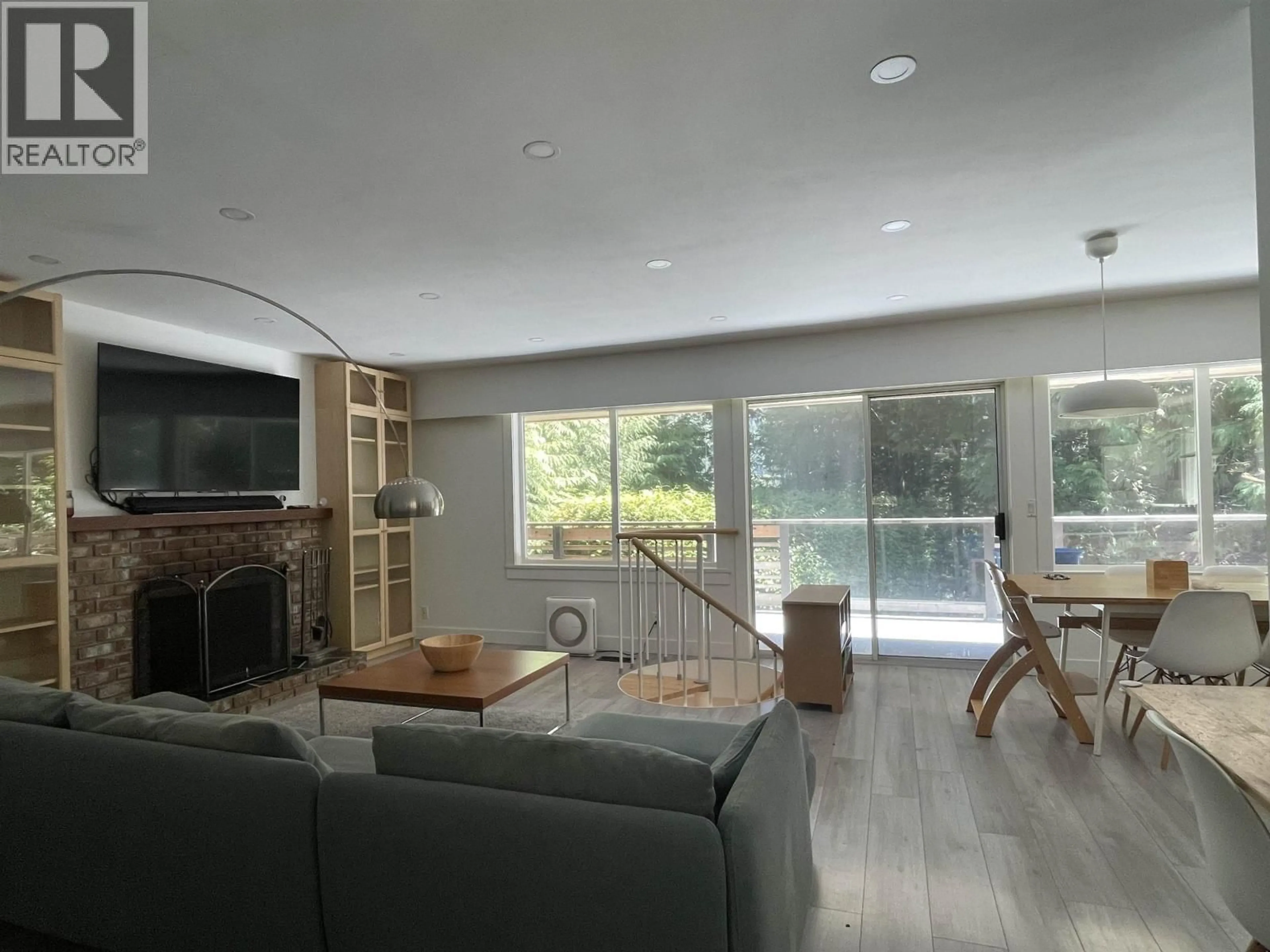 Living room with furniture, unknown for 6570 MADRONA CRESCENT, West Vancouver British Columbia V7W2J8