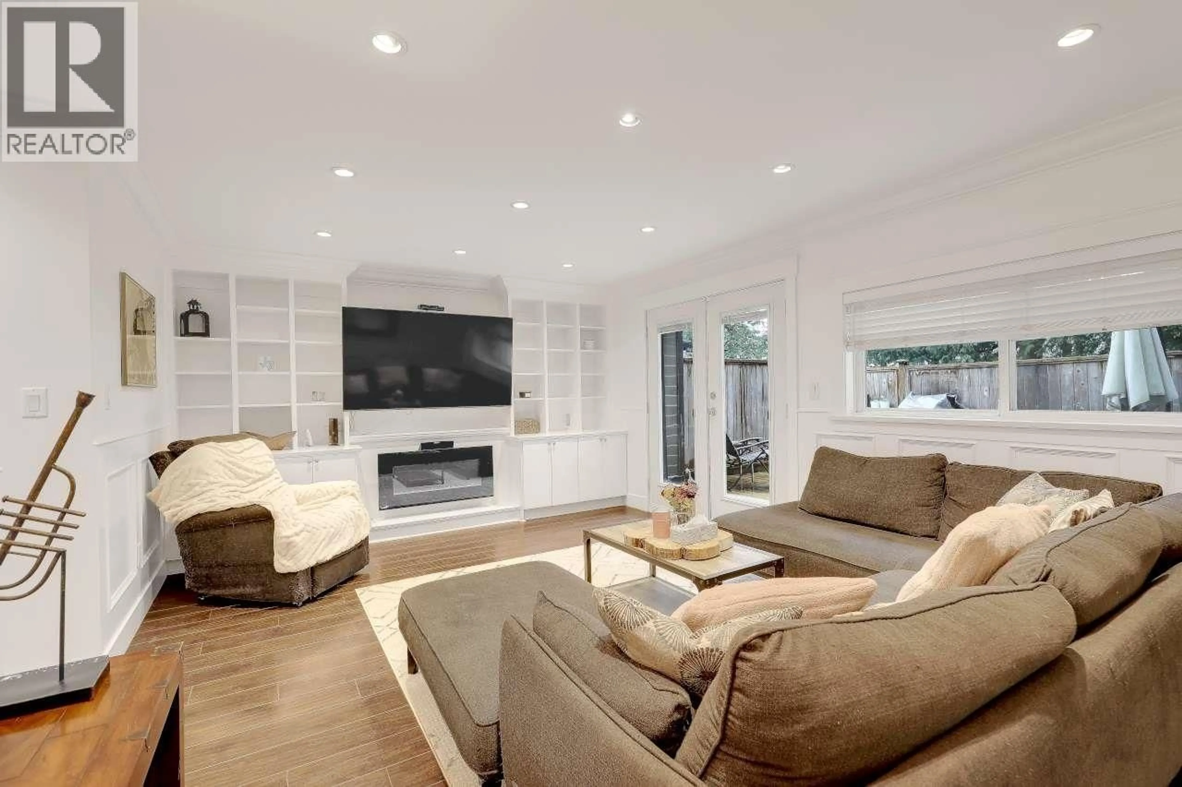 Living room with furniture, unknown for 8 - 20945 CAMWOOD AVE AVENUE, Maple Ridge British Columbia V2X2N9