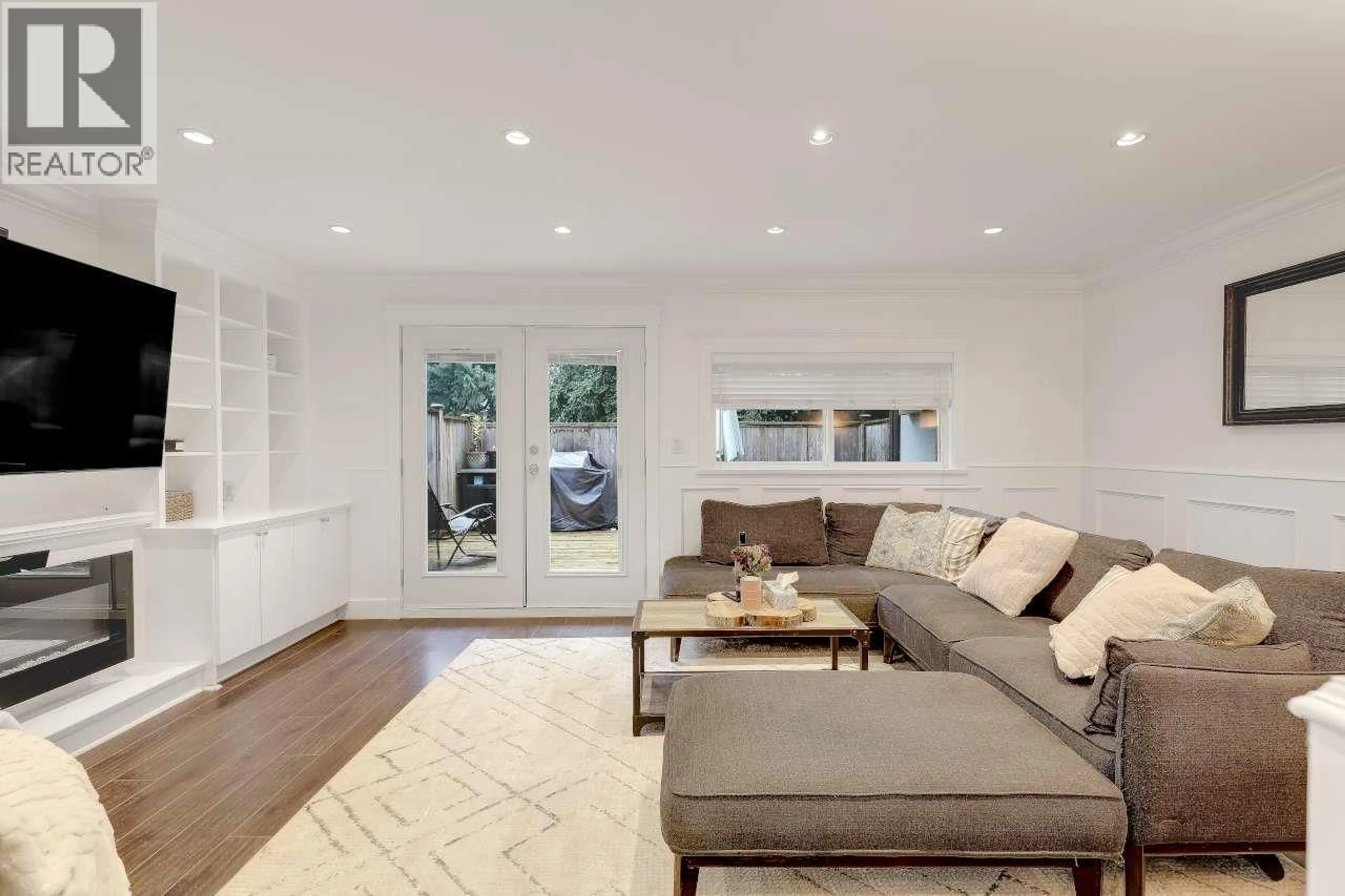 Living room with furniture, unknown for 8 - 20945 CAMWOOD AVE AVENUE, Maple Ridge British Columbia V2X2N9