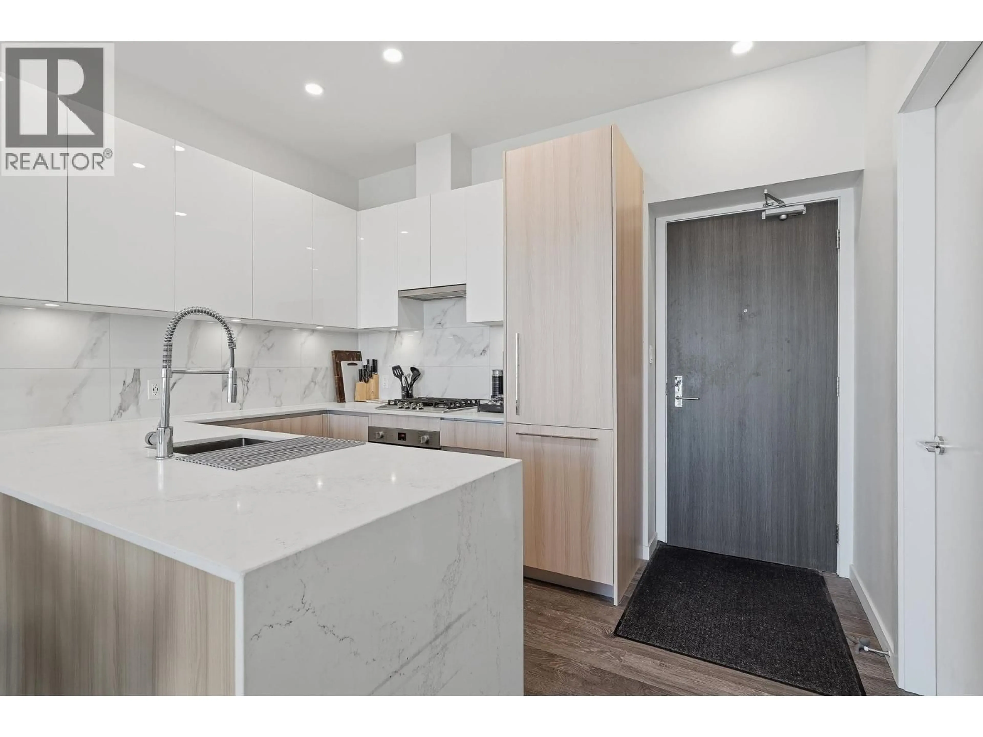 Standard kitchen, unknown for 2503 - 5311 GORING STREET, Burnaby British Columbia V5B0B5