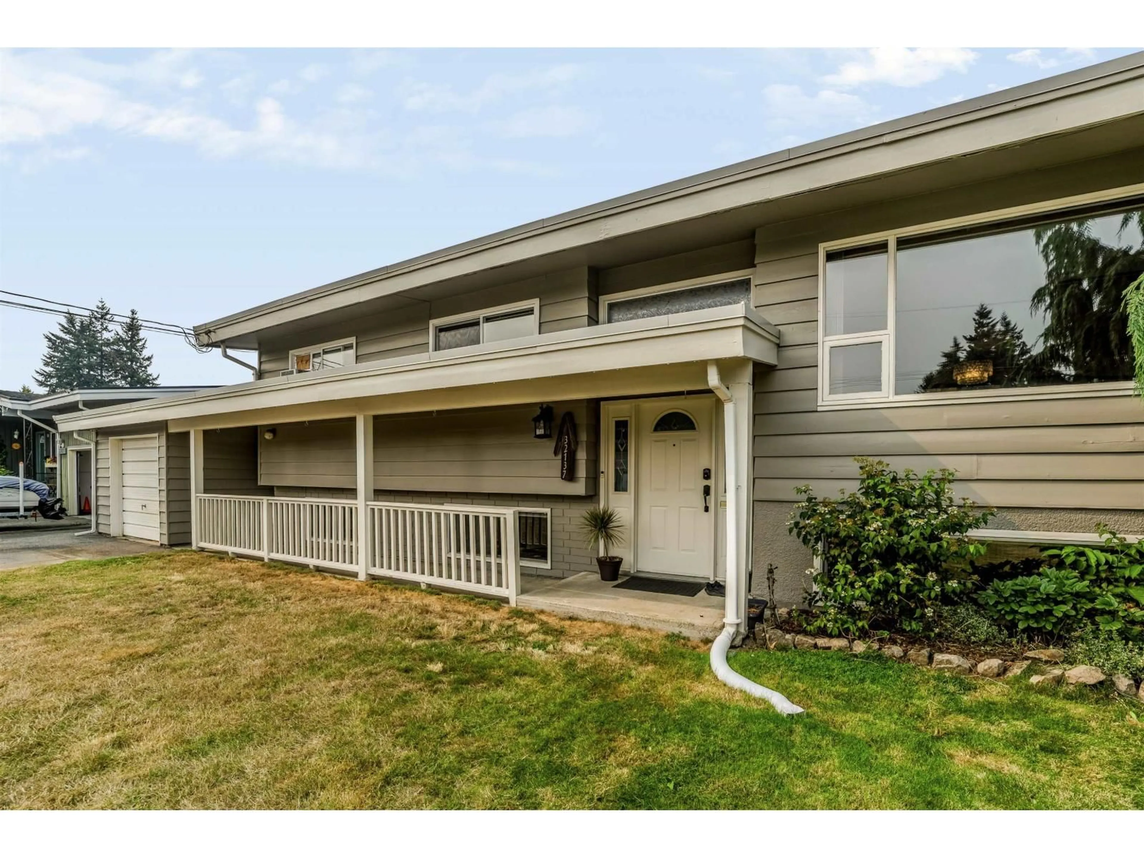 Home with vinyl exterior material, unknown for 32137 DEBREEN CRESCENT, Abbotsford British Columbia V2T1H1