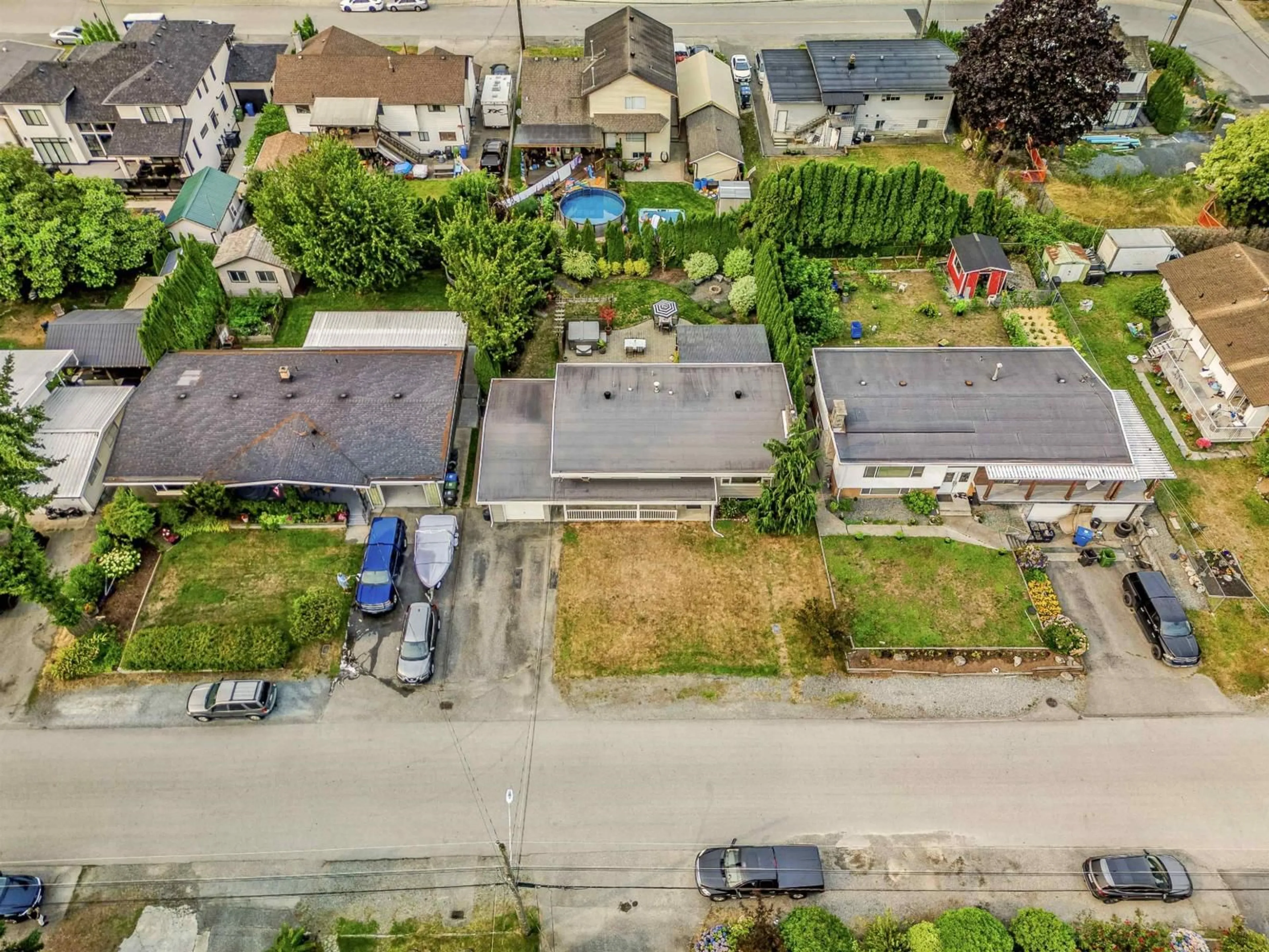 A pic from outside/outdoor area/front of a property/back of a property/a pic from drone, street for 32137 DEBREEN CRESCENT, Abbotsford British Columbia V2T1H1