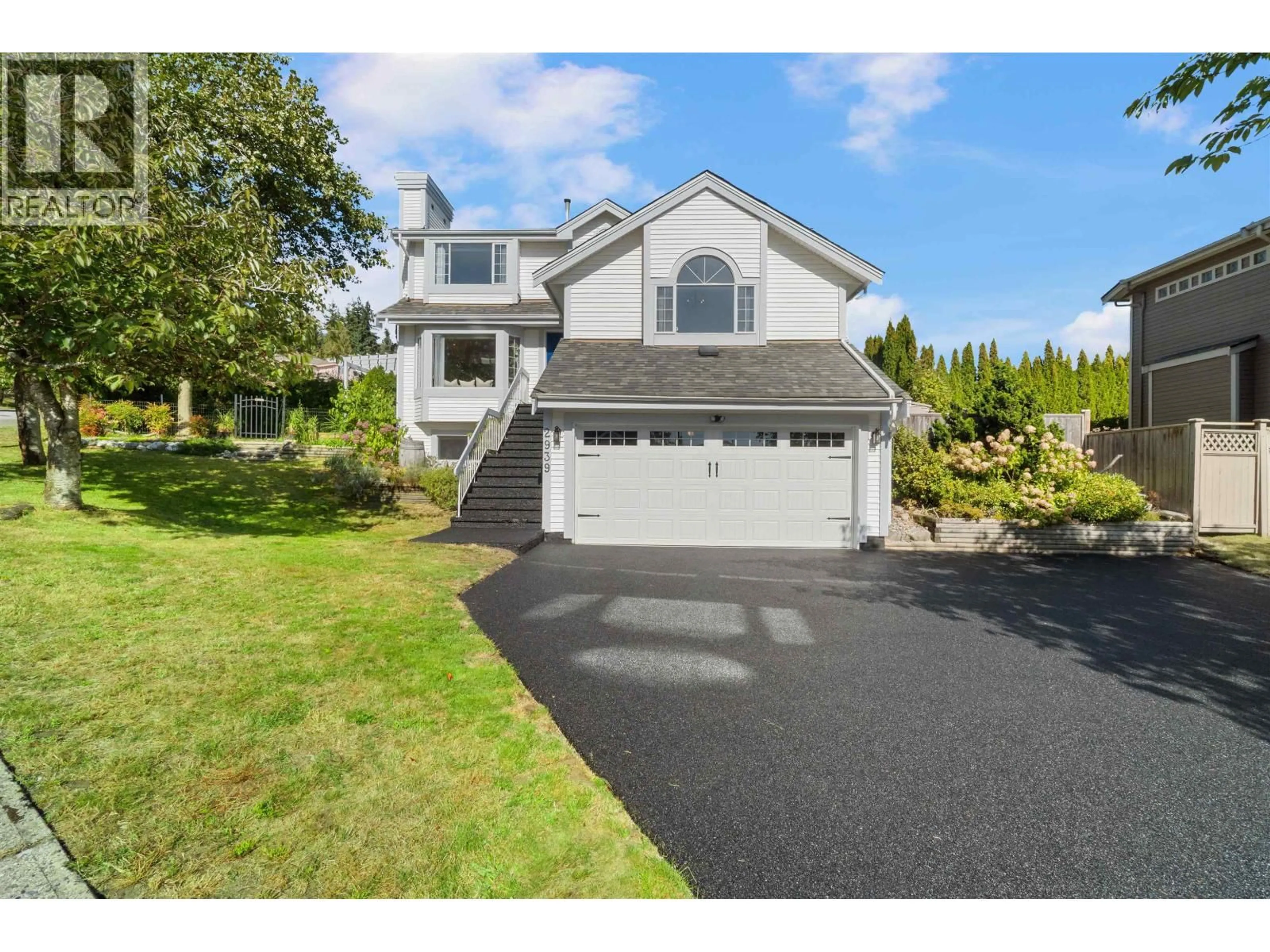 Home with vinyl exterior material, street for 2939 CLIFFROSE CRESCENT, Coquitlam British Columbia V3E2T2