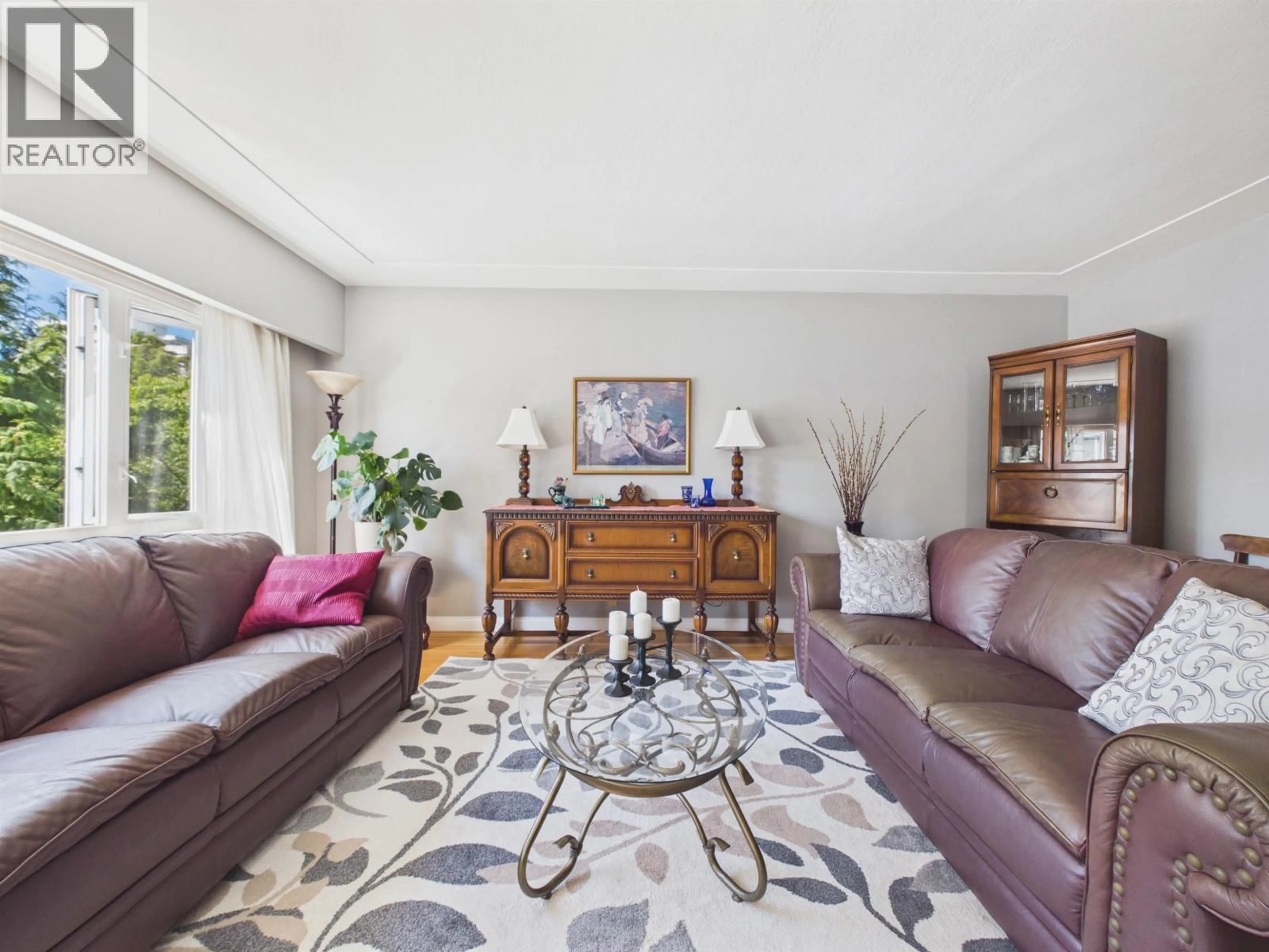 Living room with furniture, unknown for 10 - 2296 39TH AVENUE, Vancouver British Columbia V6M1T9