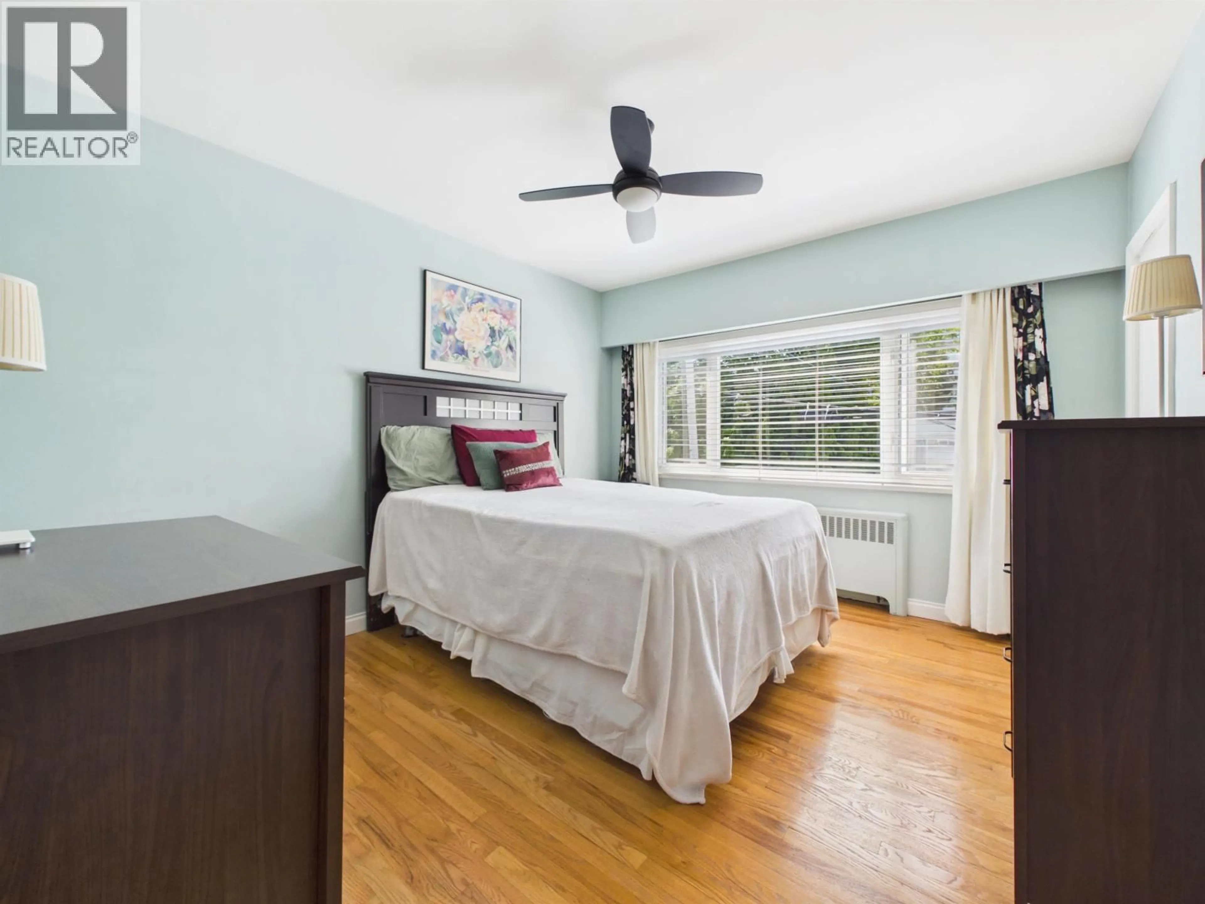Bedroom with bed, wood/laminate floor for 10 - 2296 39TH AVENUE, Vancouver British Columbia V6M1T9