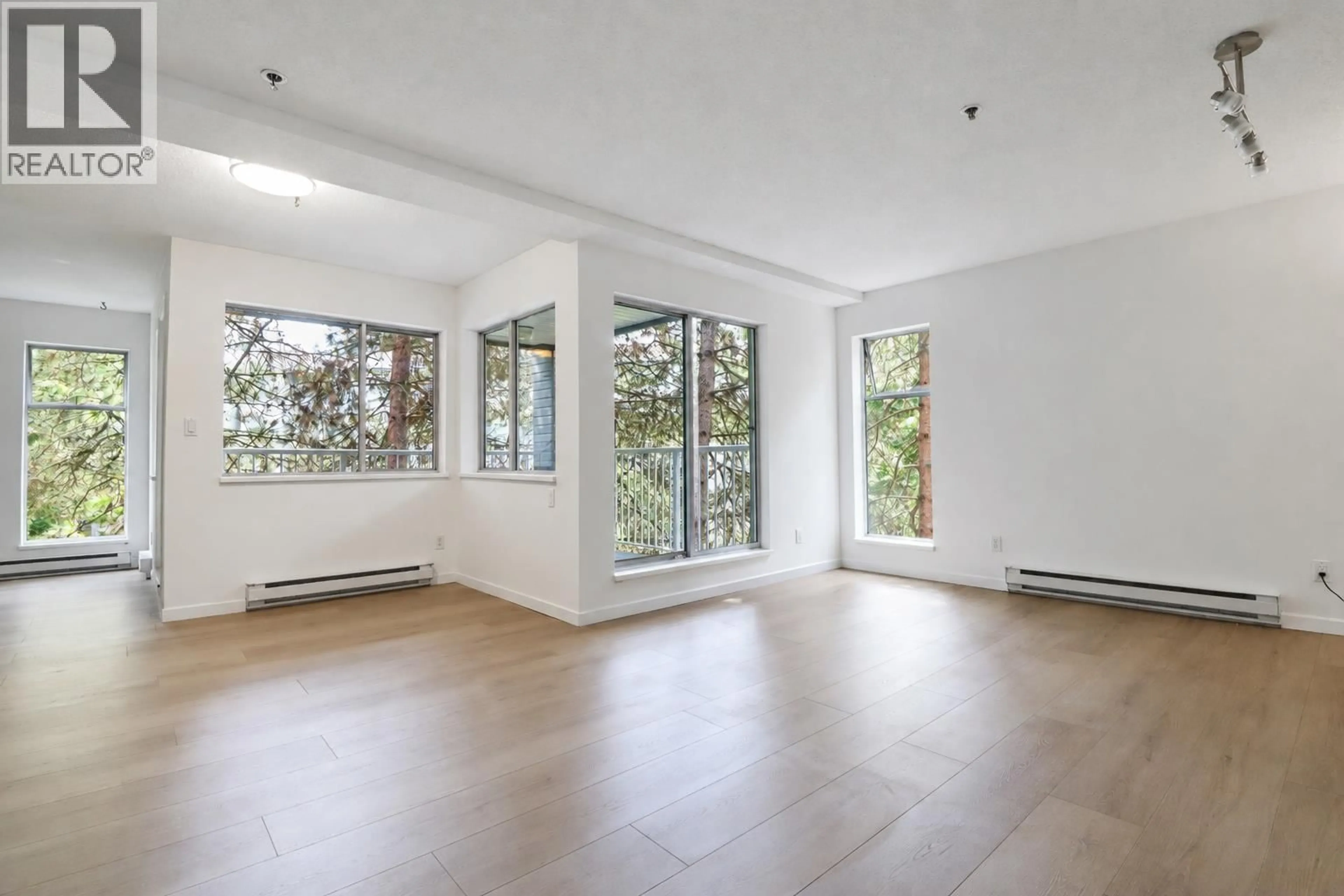 A pic of a room for 43 - 7345 SANDBORNE AVENUE, Burnaby British Columbia V3N4W6