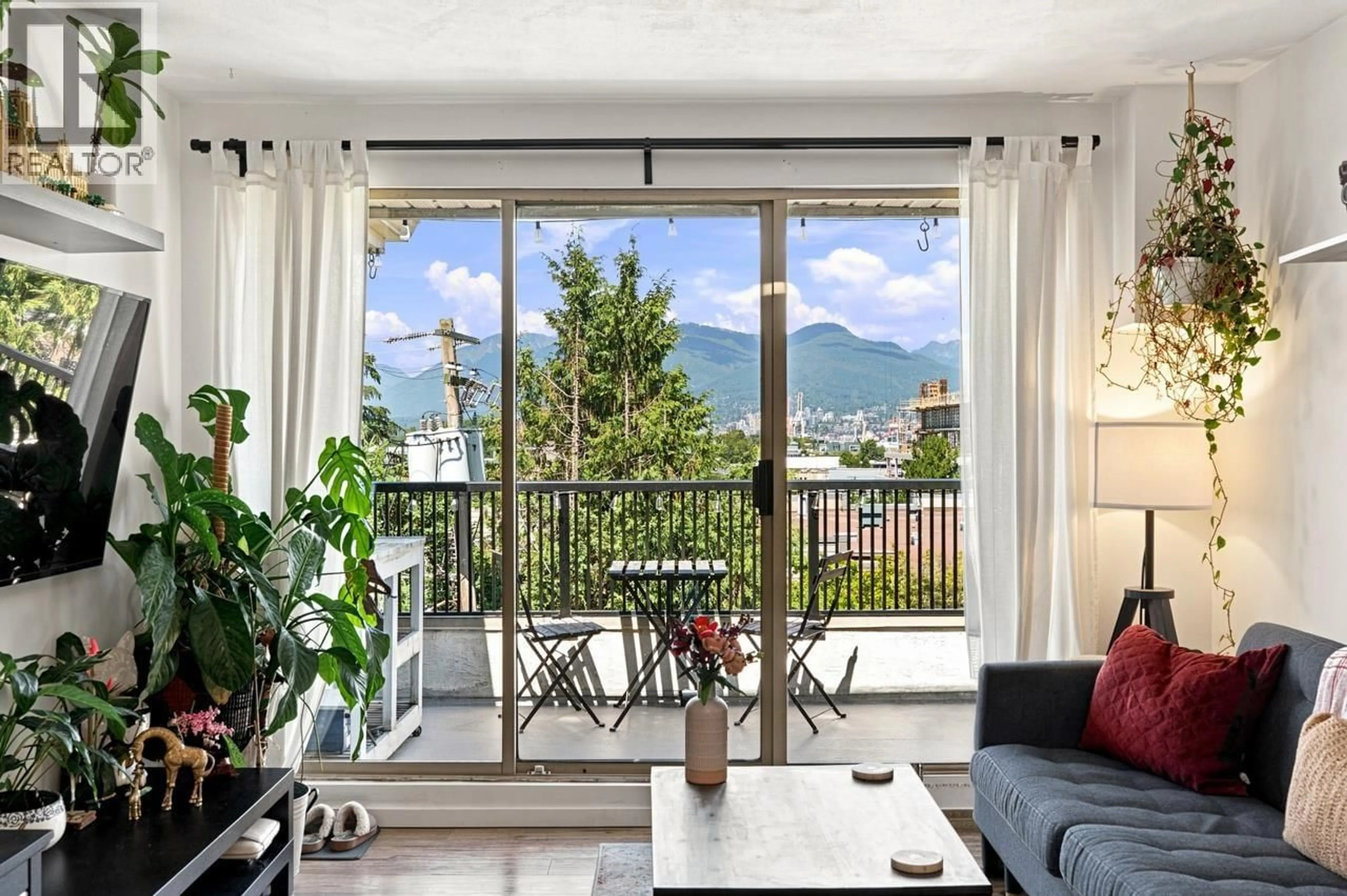Unknown for 401 - 1099 BROADWAY, Vancouver British Columbia V5T1Y5