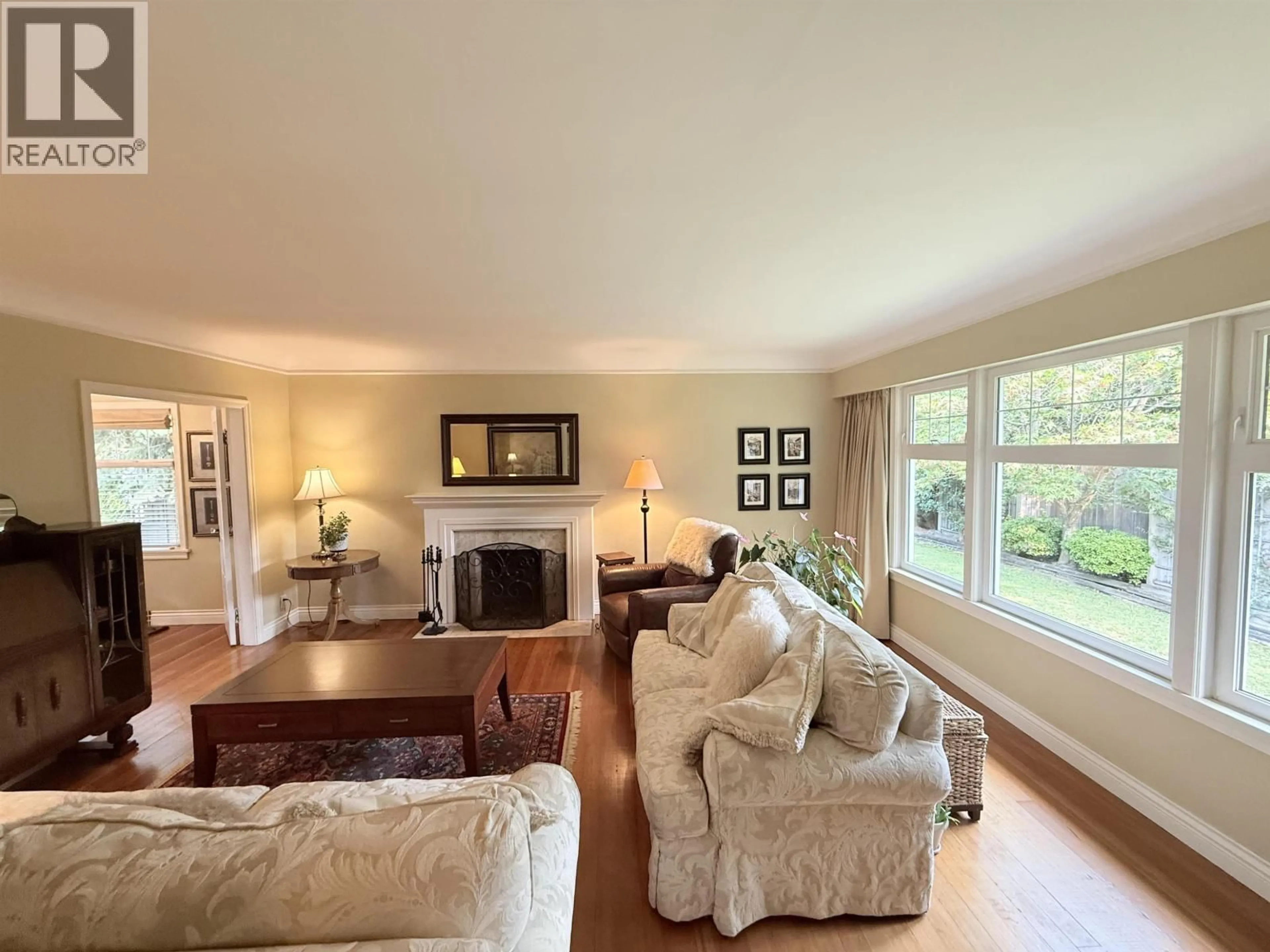 Living room with furniture, unknown for 680 THOMPSON AVENUE, Coquitlam British Columbia V3J3Z8