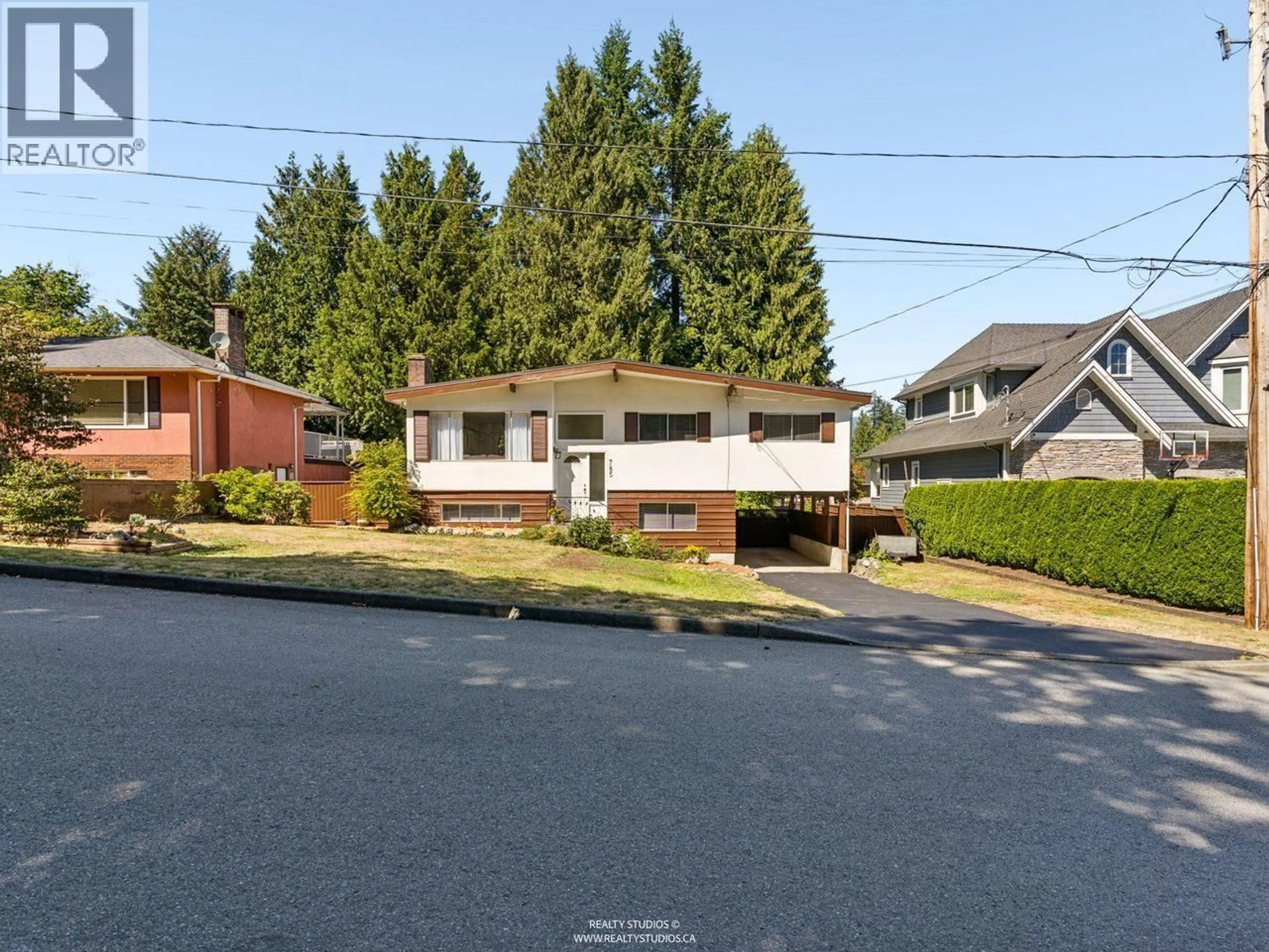 A pic from outside/outdoor area/front of a property/back of a property/a pic from drone, street for 785 REGAN AVENUE, Coquitlam British Columbia V3J3A7