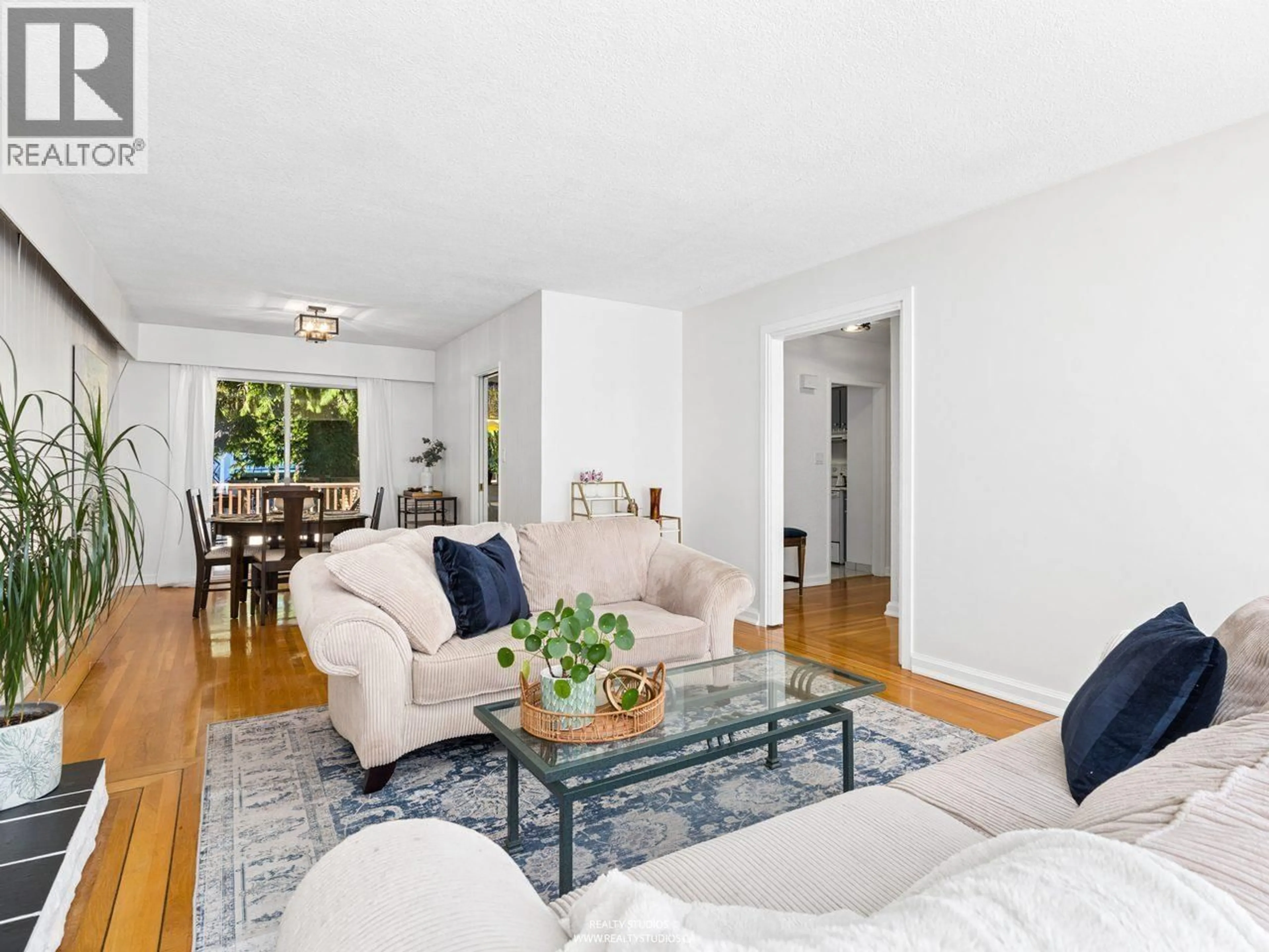 Living room with furniture, unknown for 785 REGAN AVENUE, Coquitlam British Columbia V3J3A7