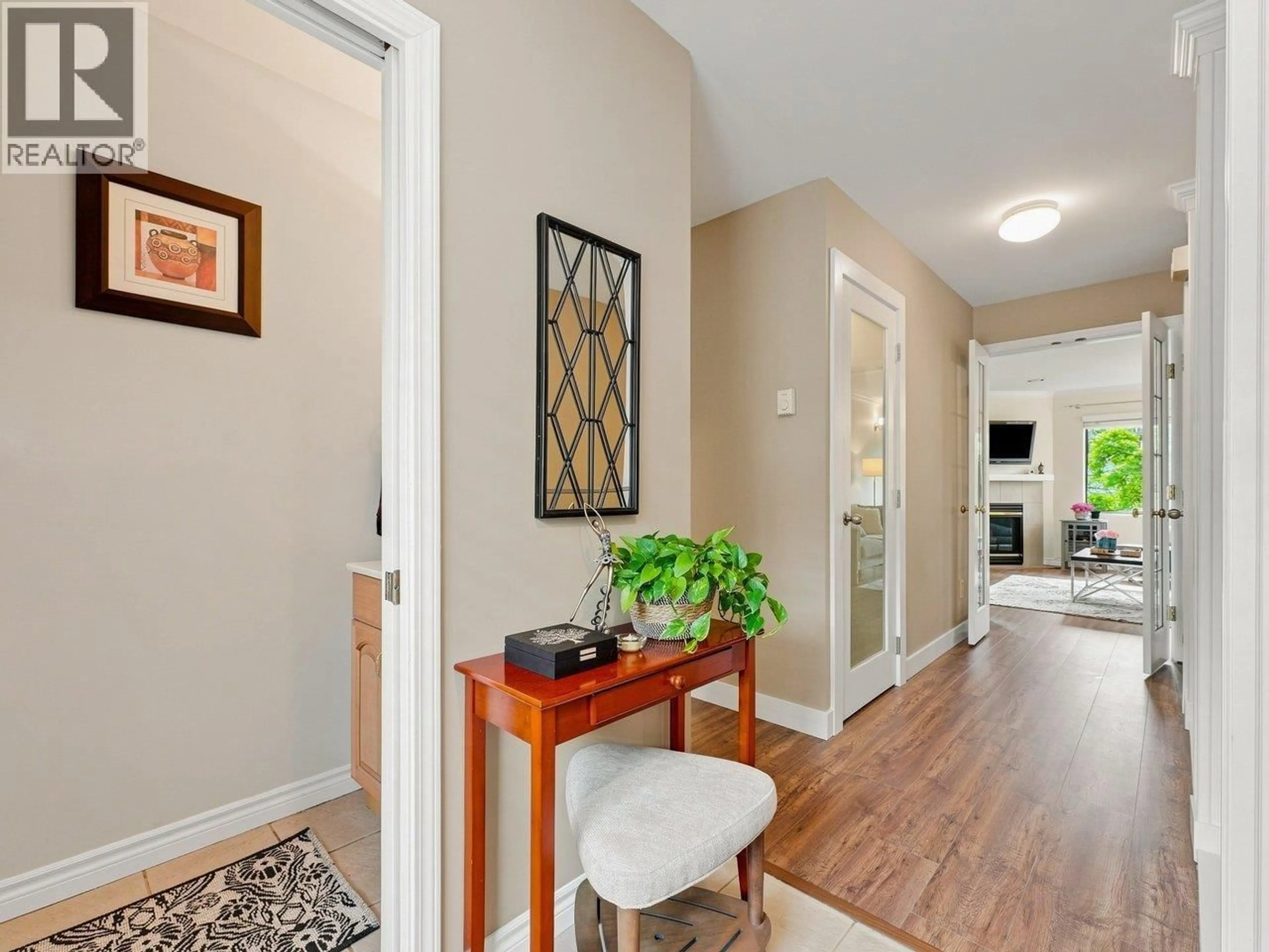 Indoor entryway for 22 - 2133 ST. GEORGES AVENUE, North Vancouver British Columbia V7L3K5