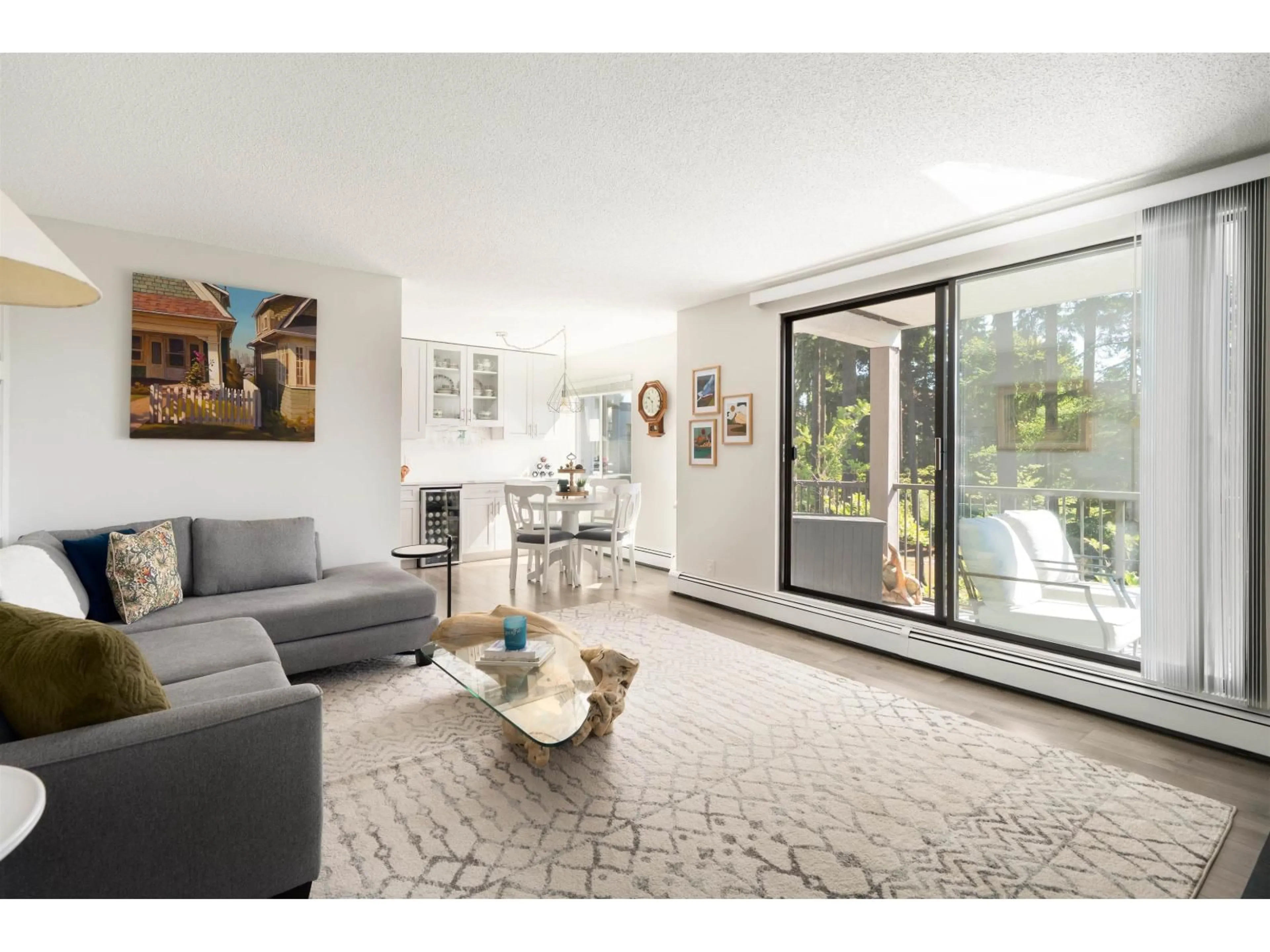 Living room with furniture, unknown for 309 - 1740 SOUTHMERE CRESCENT, Surrey British Columbia V4A6E4
