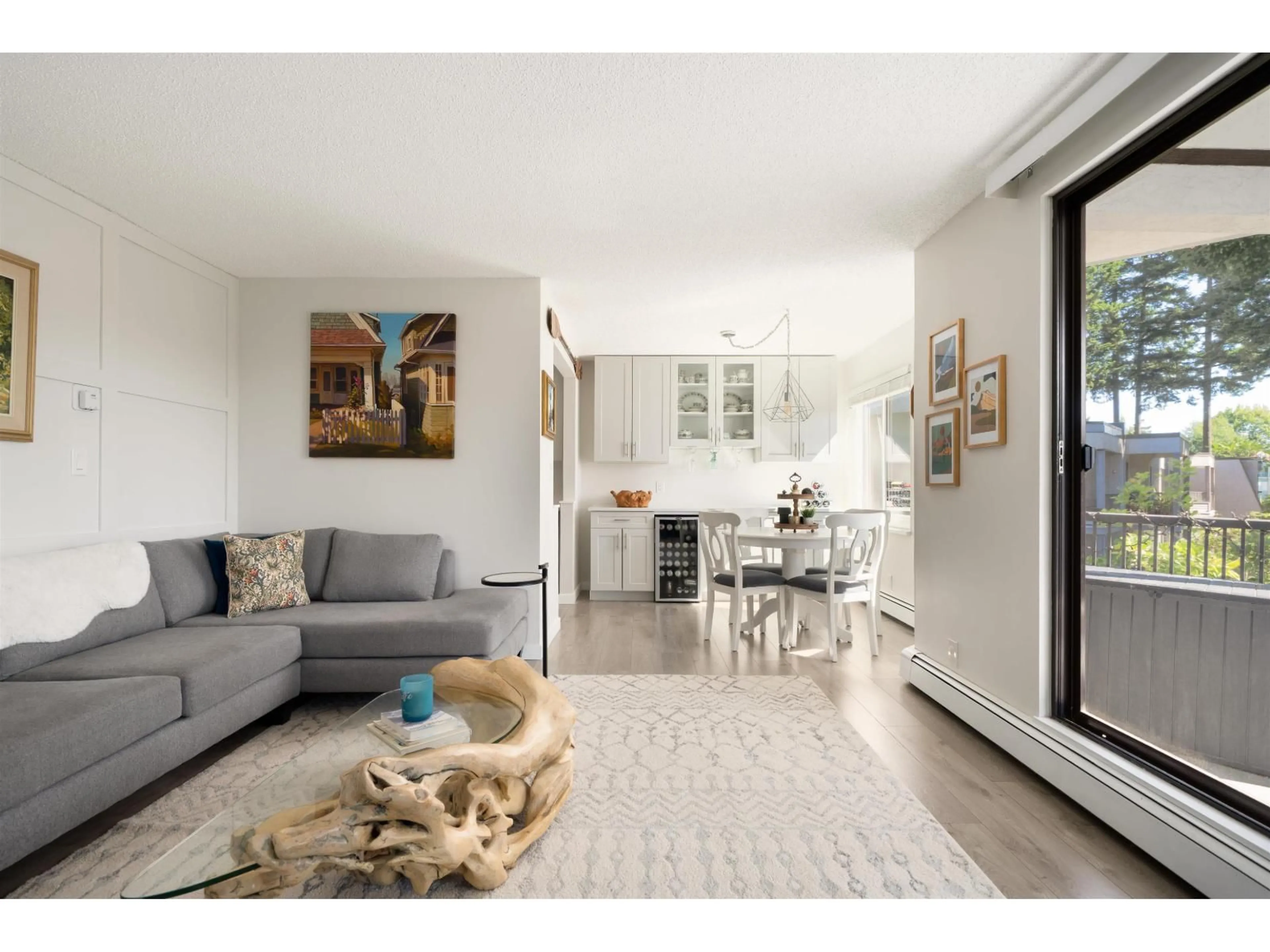 Living room with furniture, unknown for 309 - 1740 SOUTHMERE CRESCENT, Surrey British Columbia V4A6E4
