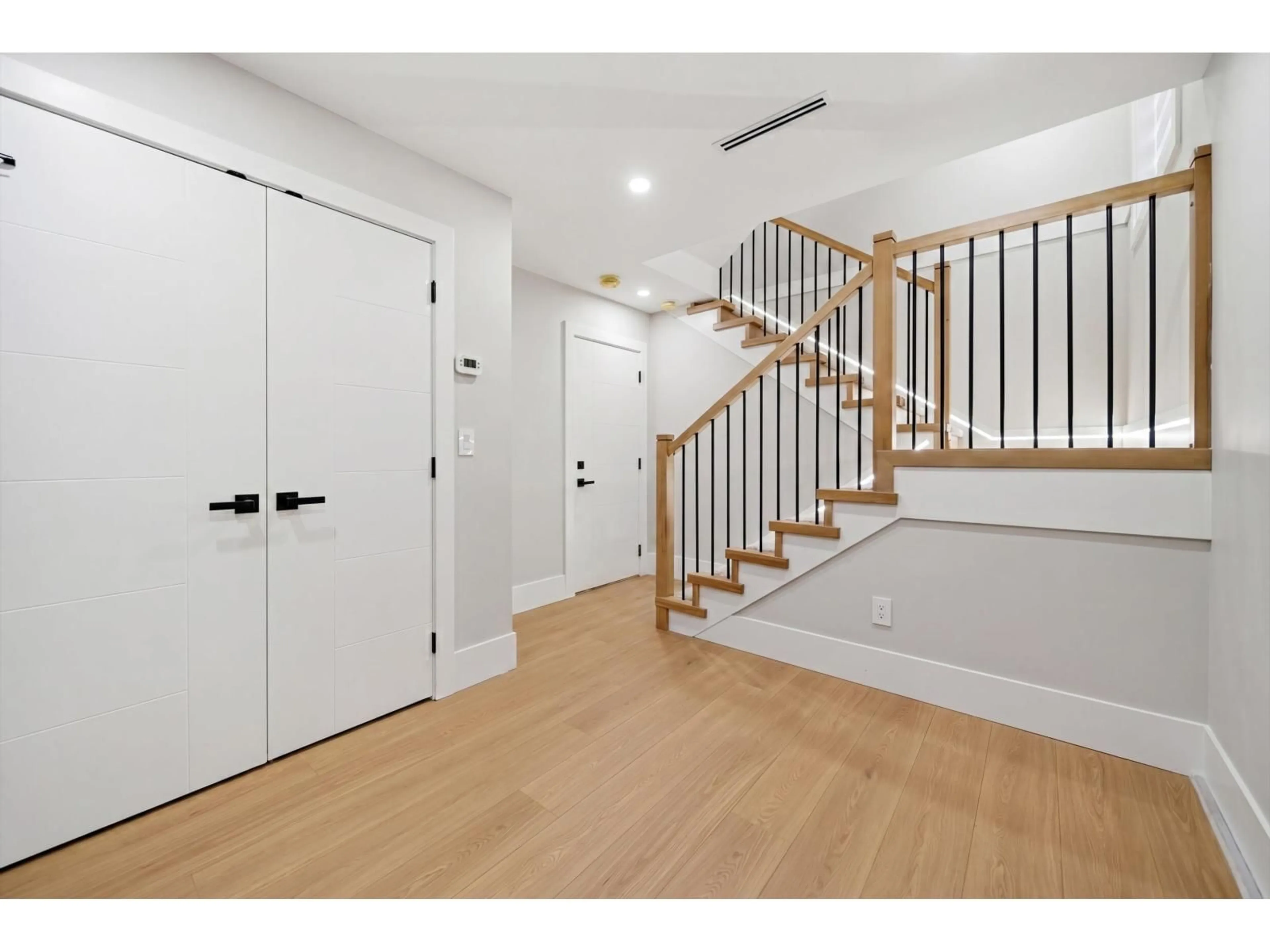 Indoor entryway for 102 - 5745 172 STREET, Surrey British Columbia V3S3Z4