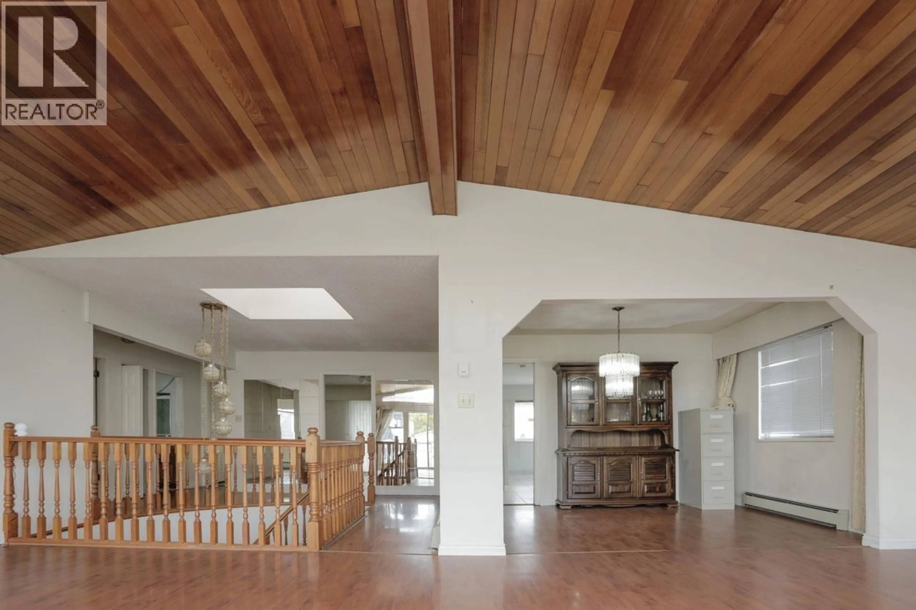 Indoor foyer for 448 59TH AVENUE, Vancouver British Columbia V5X1Y1