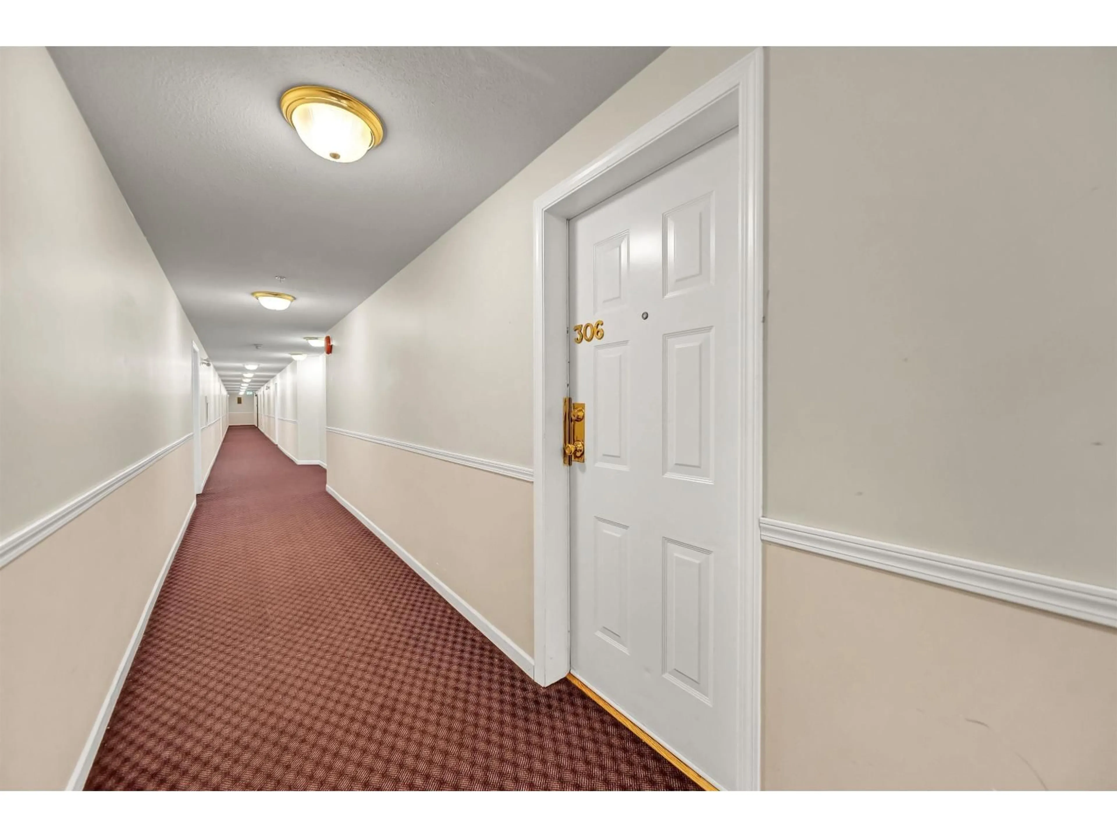 Indoor foyer for 306 - 13780 76 AVENUE, Surrey British Columbia V3W1E5