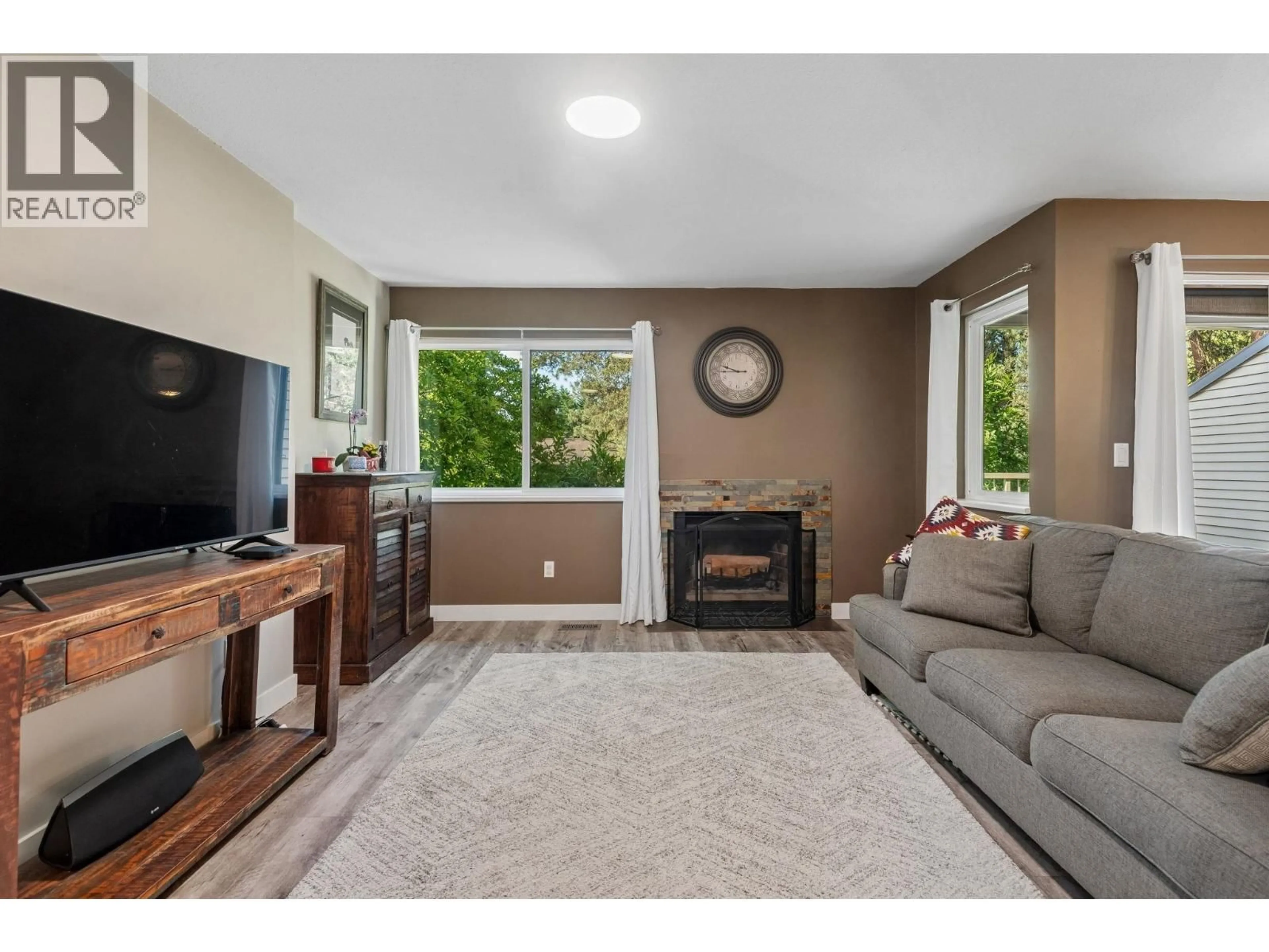 Living room with furniture, unknown for 110 - 1210 FALCON DRIVE, Coquitlam British Columbia V3E2E5