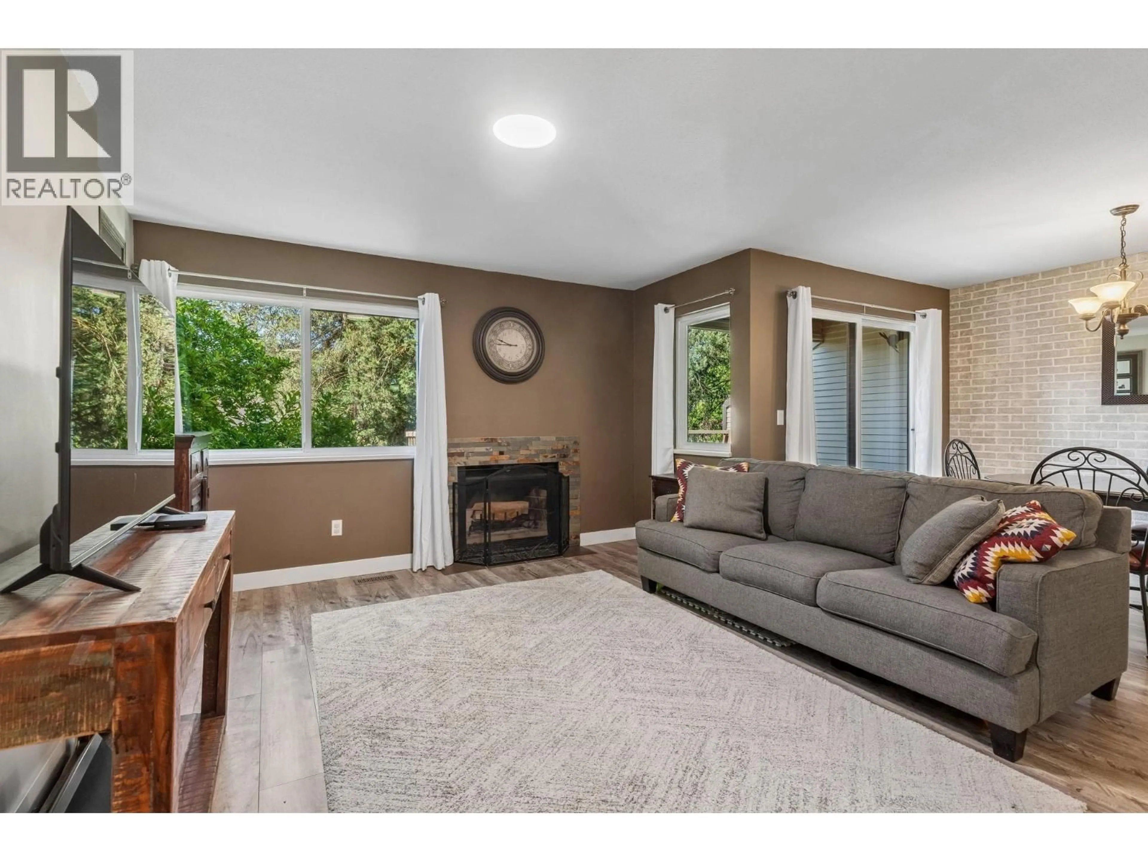 Living room with furniture, unknown for 110 - 1210 FALCON DRIVE, Coquitlam British Columbia V3E2E5